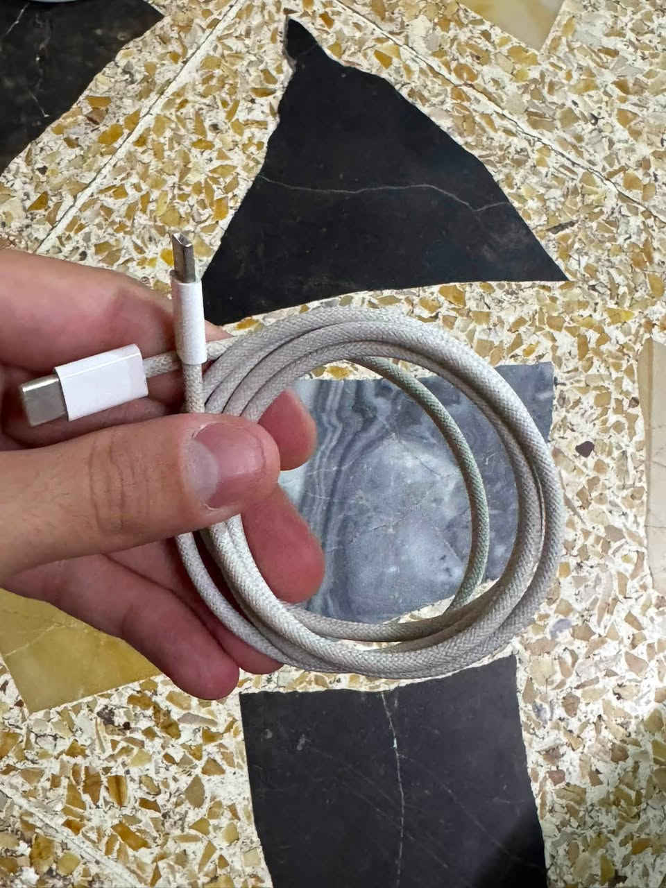 كيبلات مال كارتون اصلي شرط مال كارتون
عندي مال 15 برو ماكس 
و 16 برو ماكس 
و 17 برو ماكس 
كلهم أصليات مال كارتون أجهزه 
للاستفسار عل واتساب فقط ***********
