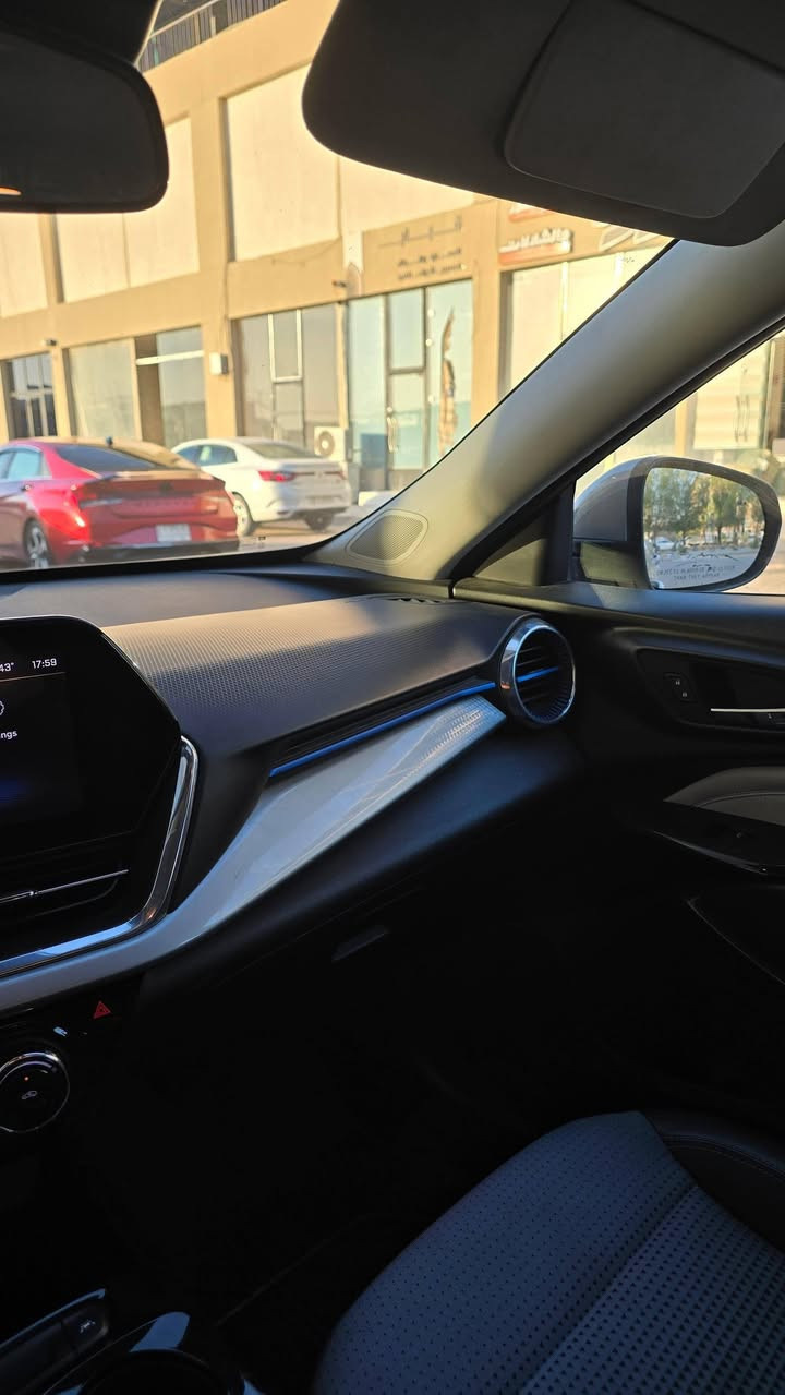 سلام عليكم 

Chevrolet Trax Lt 2024
سيارة نظيفه مكفوله من ناحيه كير ومكينه ومواصفات lt يعني مواصفاته حلوه ومرتبه وارد امريكي حادثها ابسط منه ماكو بس مراية راكب وجاملغ امامي بي طخه جدا بسيطه راجعه بارد واكيد السياره بدون airbag السياره نظيفه لاخر حبه ورقمه نجف وباسمي يعني تحويل مباشر 

السياره ماشيه بس 20 الف 
السعر 150 وبي مجال للطيبين 
وارد امريكي وهذه رقم الشاصي 
#kl77lhe27rc152817
انسخ وشوف الحادث 
للتواصل واي معلومات اخرى 
***********
