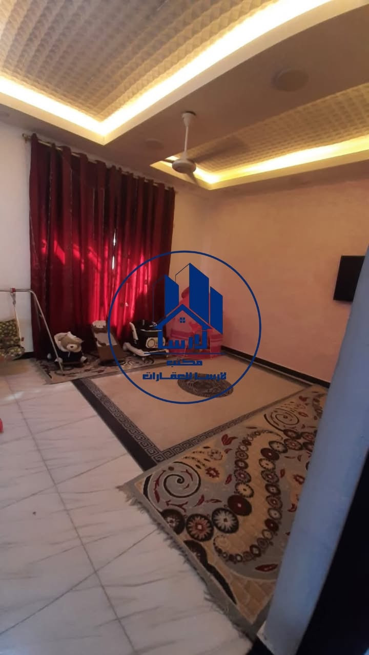 ╔═══ ❖ بِسْمِ اللهِ الرَّحْمٰنِ الرَّحِيمِ ❖ ═══╗

🏡✨ إعـــلان رقم (334) ✨🏡

🌟 فُرصة سكنية مميزة للبيع 🌟
في حي الشهداء الأول

┏━━━━━━━━━━━━━━━┓
🏠 بيت بمساحة 200 متر
✨ بناء حديث ونظيف
🏡 طابق واحد
┗━━━━━━━━━━━━━━━┛

🔹 يتكوّن من:
🛏️ غرفتين
🛋️ صالة واسعة
🌿 براني
🍽️ مطبخ
🚿 صحيات

💎 بيت مرتب وجاهز للسكن
💎 تصميم عملي ومساحة مناسبة
💎 فرصة تستحق المشاهدة

━━━━━━━━━━━━━━━━━━

📍 لمعرفة السعر وبقية التفاصيل
📌 تفضلوا بزيارة مكتبنا في:

🏢 حي الصدر – فلكة الساعة

📞 للاستفسار والتواصل:
☎️ ***********
☎️ ***********

━━━━━━━━━━━━━━━━━━

✨ لا تفوّت الفرصة… ربما يكون هذا البيت هو منزلك القادم! ✨

🏆 مكتب لارسا للعقارات
ثقتكم… عنوان نجاحنا 🏆

╚═══ ❖ نرحب بكم ونسعد بخدمتكم ❖ ═══╝
