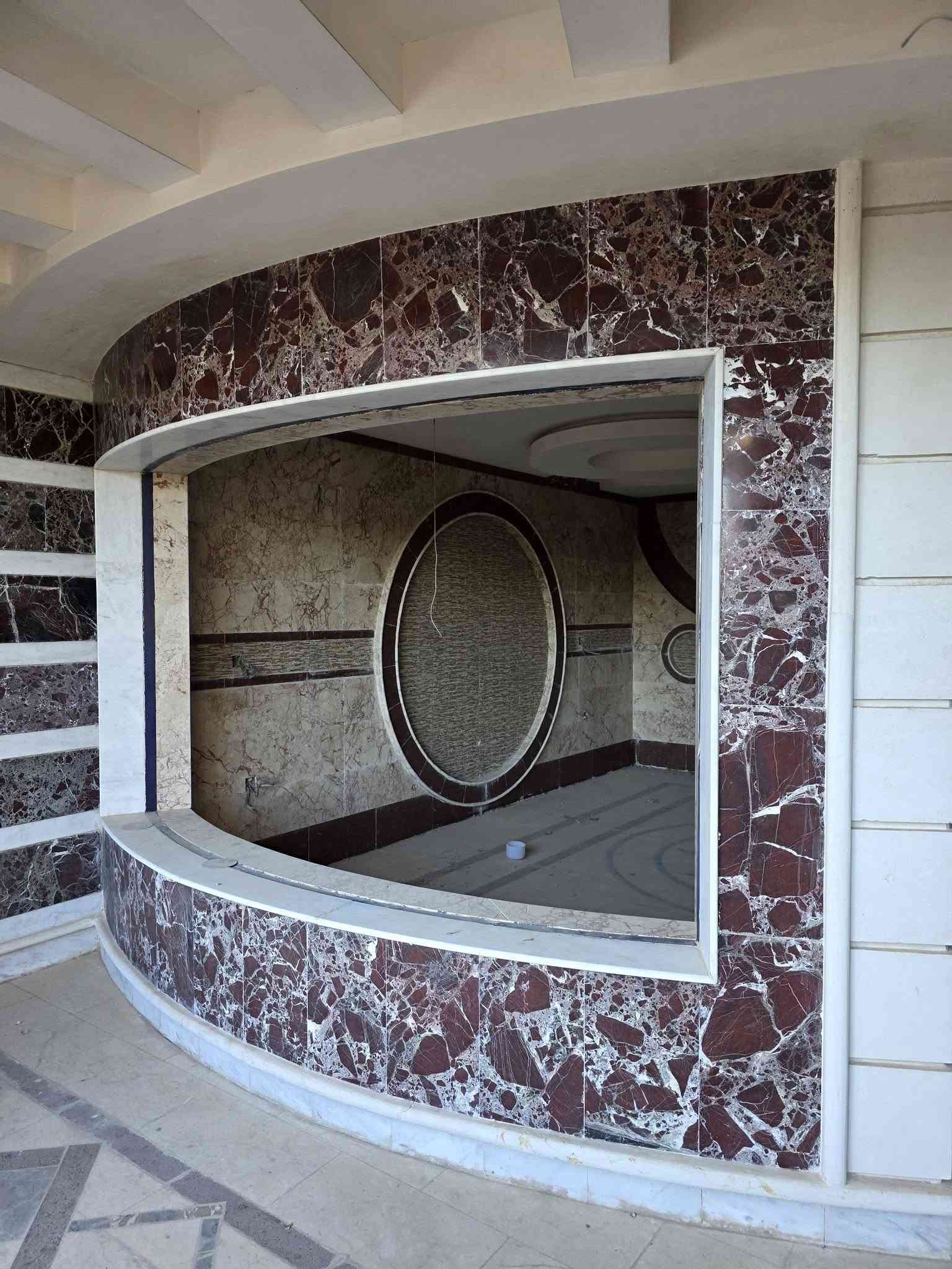 دار للبيع  المساحة 600 م 20 × 30م زيرو بناء حديث مواصفات عالمية نظام اسويتات ومسبح ونافورات وسقوف متحركة اتجاه قبلة الموقع موصل القادسية الاولى شارع 15 م .لمن لديه امكانية الشراء او استبدال بعقار اخر الاتصال على ارقام صفوة البيت للعقار موصل حي المصارف قرب جامع سعدي مهدي 
***********
***********
