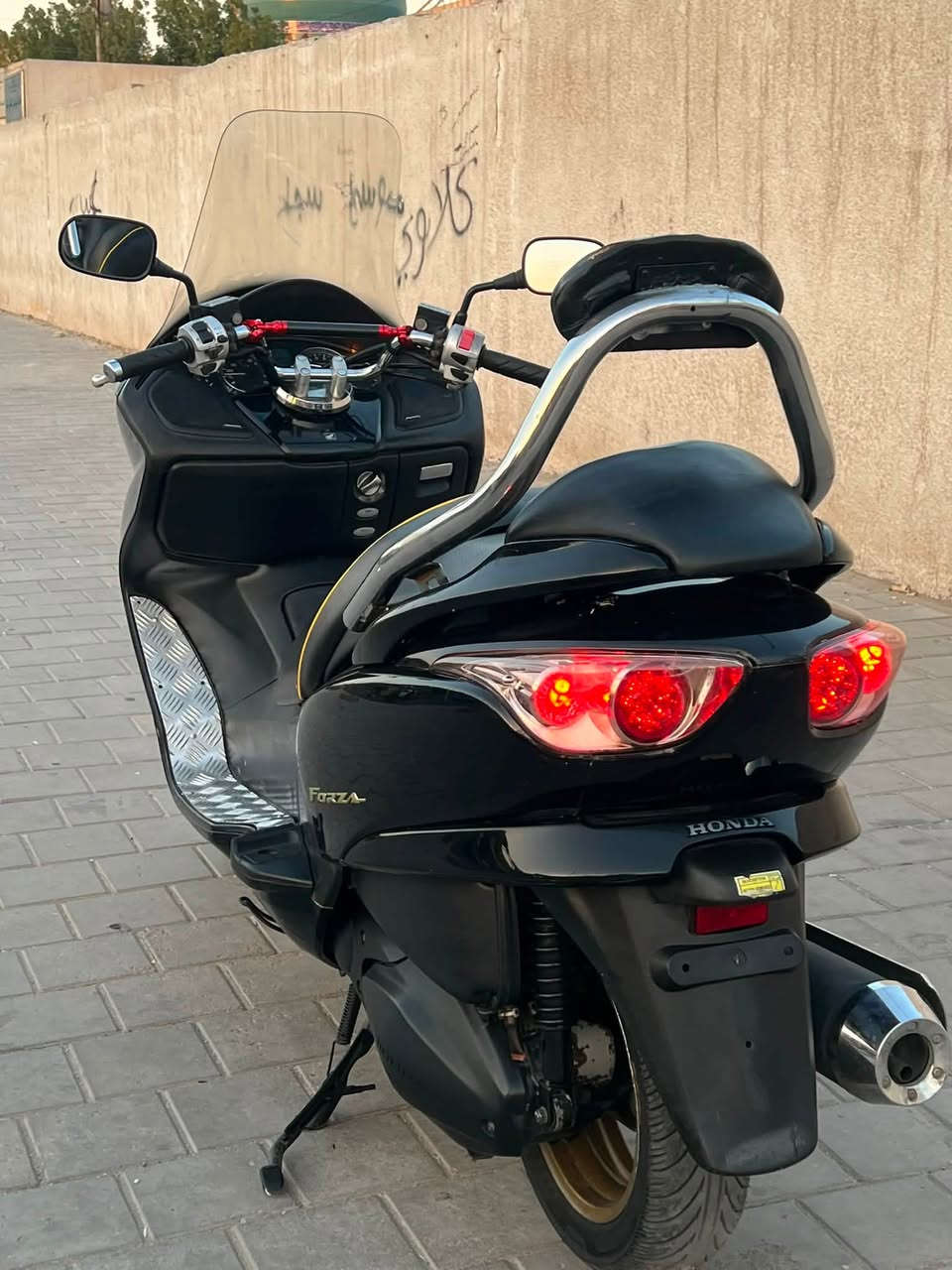 السبعه 7️⃣ كير واربع 4️⃣ تحويلات فورزه 0️⃣ 9️⃣ الكرستال
دراجه نظيفه بشكل وفول مواصفات
كير شغال تجوه عاليه اصليه جامه طويله
سماعات بلاديه كلوب جنطه ستان كهربائي 
حساس ازدحام اي بي اس كلهه شغاله مابيهه نقص أوراق موجوده ماشيه ٦٠ حقيقي 
مكاني بغداد *********** الشراي يتصل 
مجاله كلش بسيط السعر ( مليون و ٣٠٠ )
اوياله ذهبيه فجوج ذهبيه علايم ذهبيه
