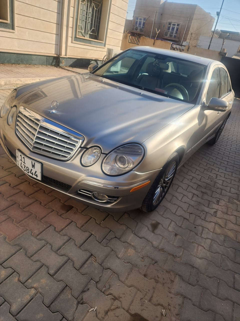 🔰 مرسيدس بنز E-Class (W211 / أم عيون) 2008
🔘 رقم بغداد (دولي)

🟠 المواصفات
• ⁠محرك 6 سلندر (شد بلاد)
• ⁠اللون الخارجي: أصفر ذهبي مميز | الداخل: بيجي وعسلي
• ⁠فتحة سقف
• ⁠تحكم مقاعد (كشنات) + تدفئة مقاعد
• ⁠تحكم عجلة قيادة (ستيرن) + مثبت سرعة
• ⁠إشارات بالمرايا
• ⁠دخول كلين فيديو موجود .
بدون ضربه 
' منظومة تبريد جديده نقصها فقط غاز 

✅ الحالة
• ⁠جاهزة من كل شيء (محرك وكير /حدادية بحالة ممتازة)

📍 مكان السيارة: ذي قار / قضاء الرفاعي

☎️ : ***********
