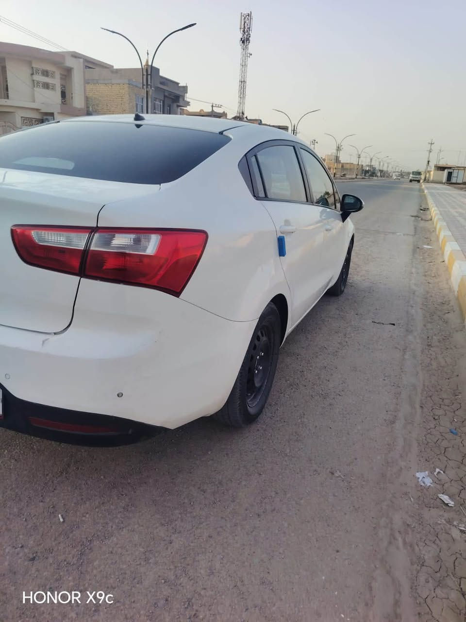 كيه ريو م 2014
رقم بصرة تحويل باسم المشتري 
مكينة 1600
مكفولة من الضربة جديدة السيارة ماناقصها شي ابدآ ماتذب عليها الف 

مكانها ناصرية قضاء النصر 
السعر 78
***********

نص مكتوب في الصور:
- HONOR X9c