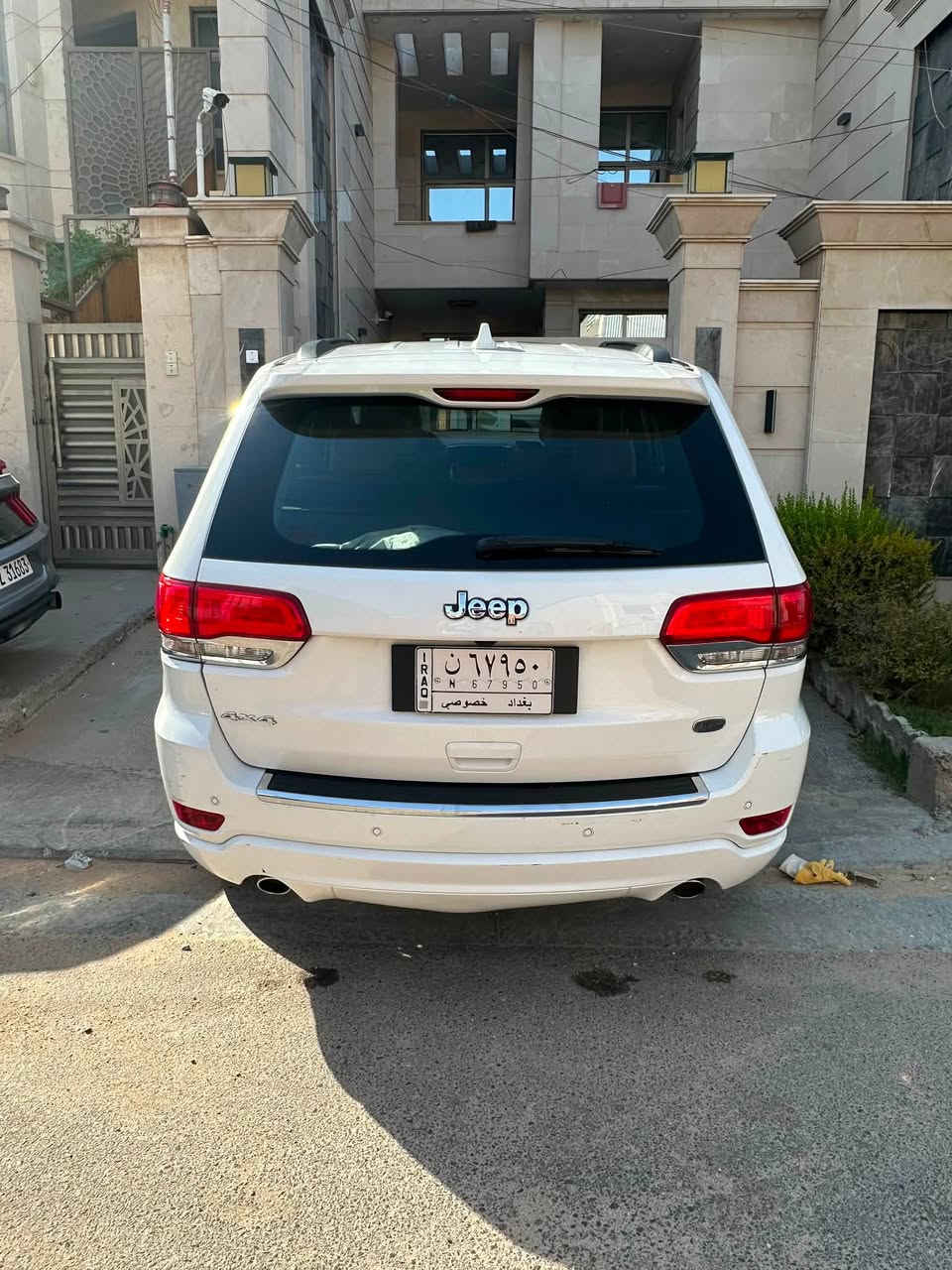 جيب كراند شيروكي اوفر لاند (هارلم) 

  مديل 2021
* وارد خليجي
* محرك 3.6L V6 Pentastar
* قوة 295 حصان
* قير أوتوماتيك 8 سرعات
* دفع رباعي 4×4
* ماشية 84,000 كم
* نظام Quadra-Lift للرفع والخفض
* نظام دفع Selec-Terrain بأوضاع متعددة للقيادة
* فتحة سقف بانوراما
* داخلية جلد Nappa فاخر
* مقاعد أمامية كهربائية
* تبريد وتسخين المقاعد
* ذاكرة للمقاعد
* دركسون كهربائي
* دركسون جلد مع أزرار تحكم
* شاشة Uconnect
* Apple CarPlay / Android Auto
* كاميرا خلفية
* حساسات أمامية وخلفية
* مثبت سرعة
* تشغيل ودخول ذكي
* تشغيل عن بُعد
* مرايا كهربائية
* باب خلفي كهربائي
* جنوط خاصة بفئة Overland
* إضاءة LED
* نظام صوت فاخر
* تكييف أوتوماتيك
مكفوله السياره 
* السيارة نظيفة جداً واستخدام شخصي 
السياره بسمي تحويل ثاني يوم 
العنوان بغداد 
الرقم ***********
السعر 31.000$ وبي مجال للطيبين
