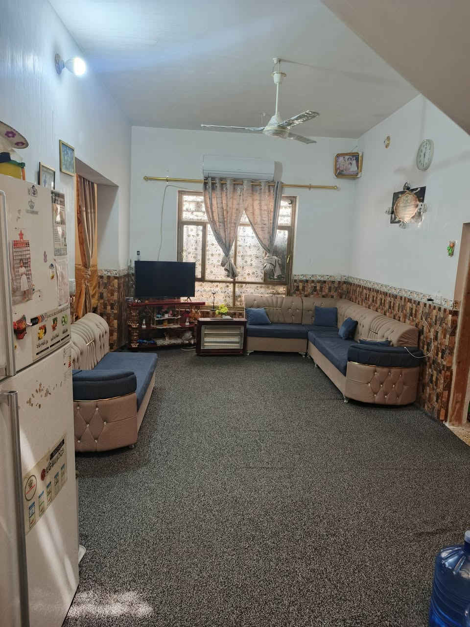 بيت للبيع موقع الانتفاضة الثالثه مساحه 220 بناء 150 حديقه 70
البيت موقعه تجاري ركن ع شارعين شارع رئيسي 60 وفرع مقابل البيت ساحات

البناء غرفتين نوم كبار

استقبال طول 6 عرض 4 

صاله طول 8 عرض 4 

مطبخ طول 4 عرض 3

حمامات داخليه ومجمع صحيات خارجي 

ومنور داخلي ومنور ع طول البيت ع شارع رئيسي 

للتواصل خاص او على رقم ***********
***********
 
السعر 280 وبي مجال بسيط
