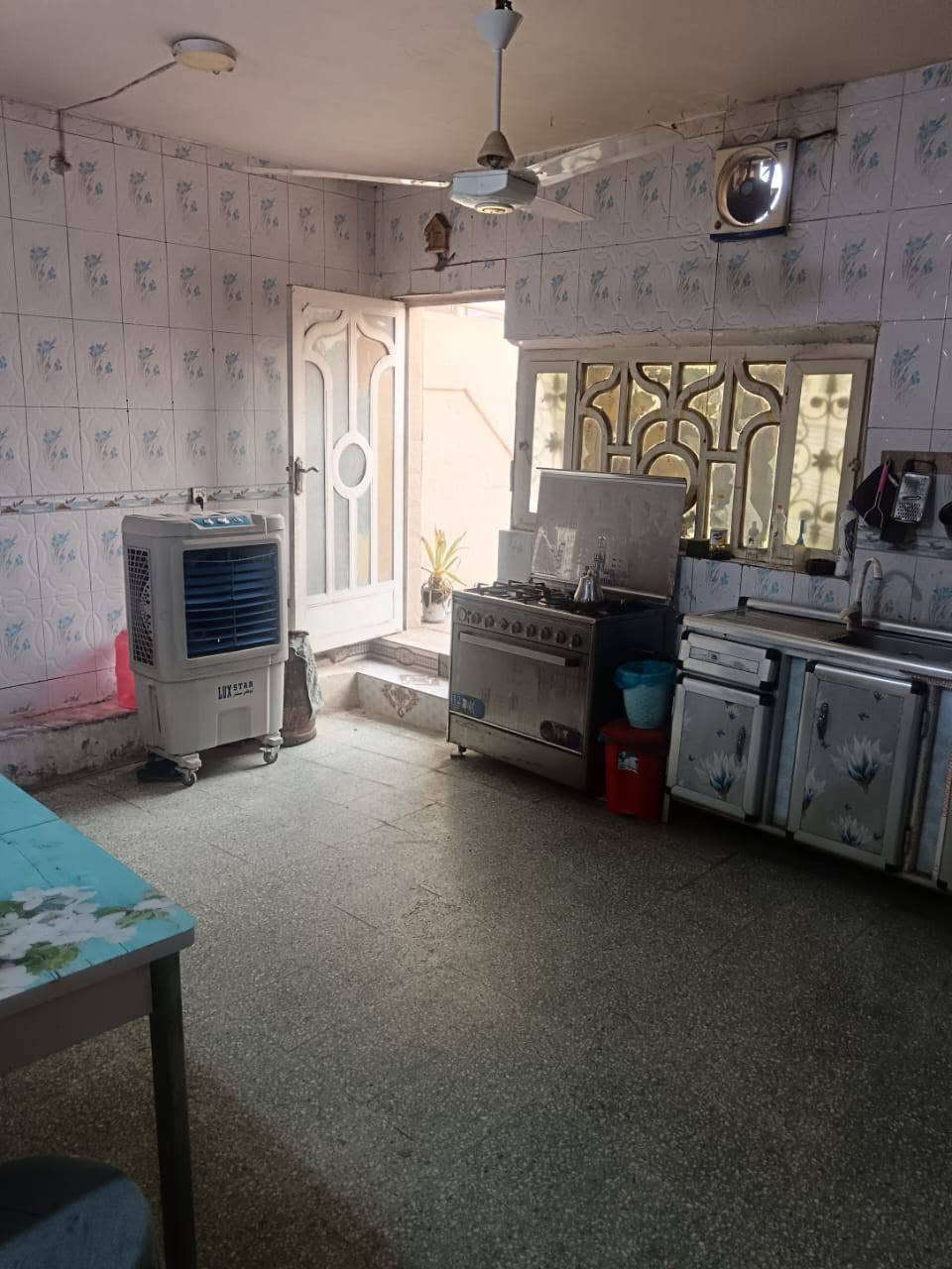 السلام عليكم ورحمة الله وبركاتة يوجد الدينا بيت للبيع المساحه 200 متر بل استذه الاثانيه البيت ثاني فرع على الشارع استذه مقابل القبه الذهبيه البيت ثاني فرع البيت حلوه بسعر مناسب جدنه البيت طابقين بي 4غرف نوم اتصار او استفسار على الرقام التاليه او مراجعه المكتب ***********☎️☎️☎️☎️
