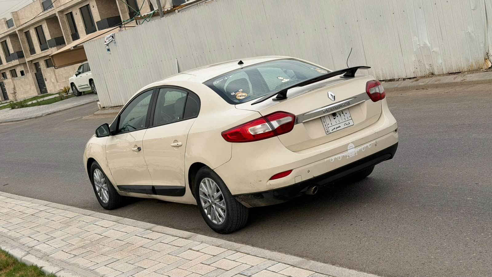 رينو • ٢٠١٦ • ٤٤ ورقة