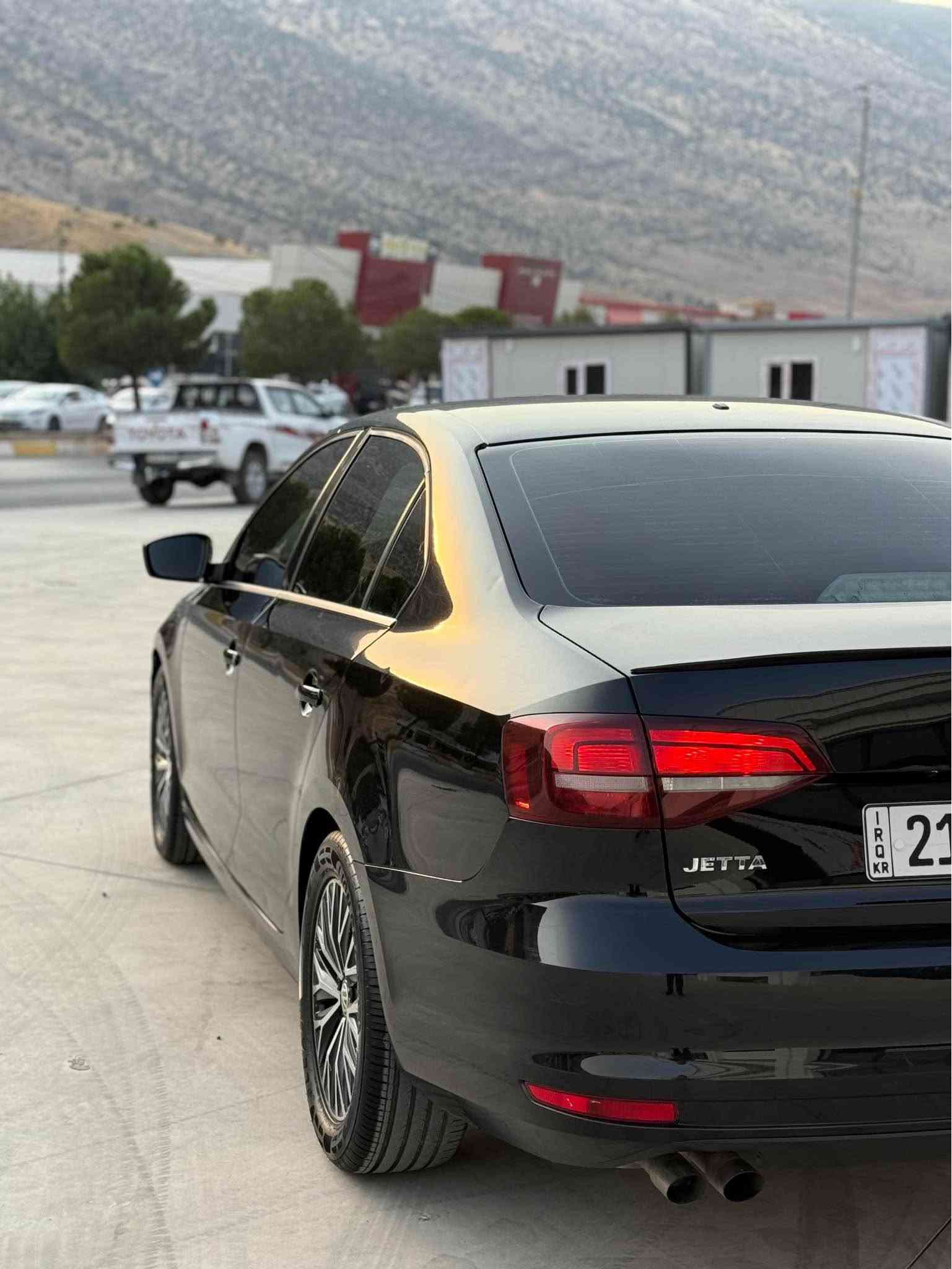 Volkswagen Jetta 2017 S
گئر ئؤتؤماتيك
مەکینەی نەکراوەتەوە
گئر و مەكينةى به شەرت
ماوەی رۆیشتن ٩٩ مایل
دوو پارچەی بۆیاخە بۆنیت و چاملاخ
جەمپەکی خەفیفی پێشی هەیە
یەک پەلەی ساردی هەیە
ئیرباگ سوکان و شان تەقیە دەشبول نەتەقیە
رادێتەر و حەماوەی بە شەرتە
بێ مەسرەفە
نرخ ١٠٣ و مەجالەکی زۆر کەم
ژمارە مۆبایل ***********
تکایە مشتەری تێل بکە جوابی نامە نادرێتەوە سوران, أربيل

