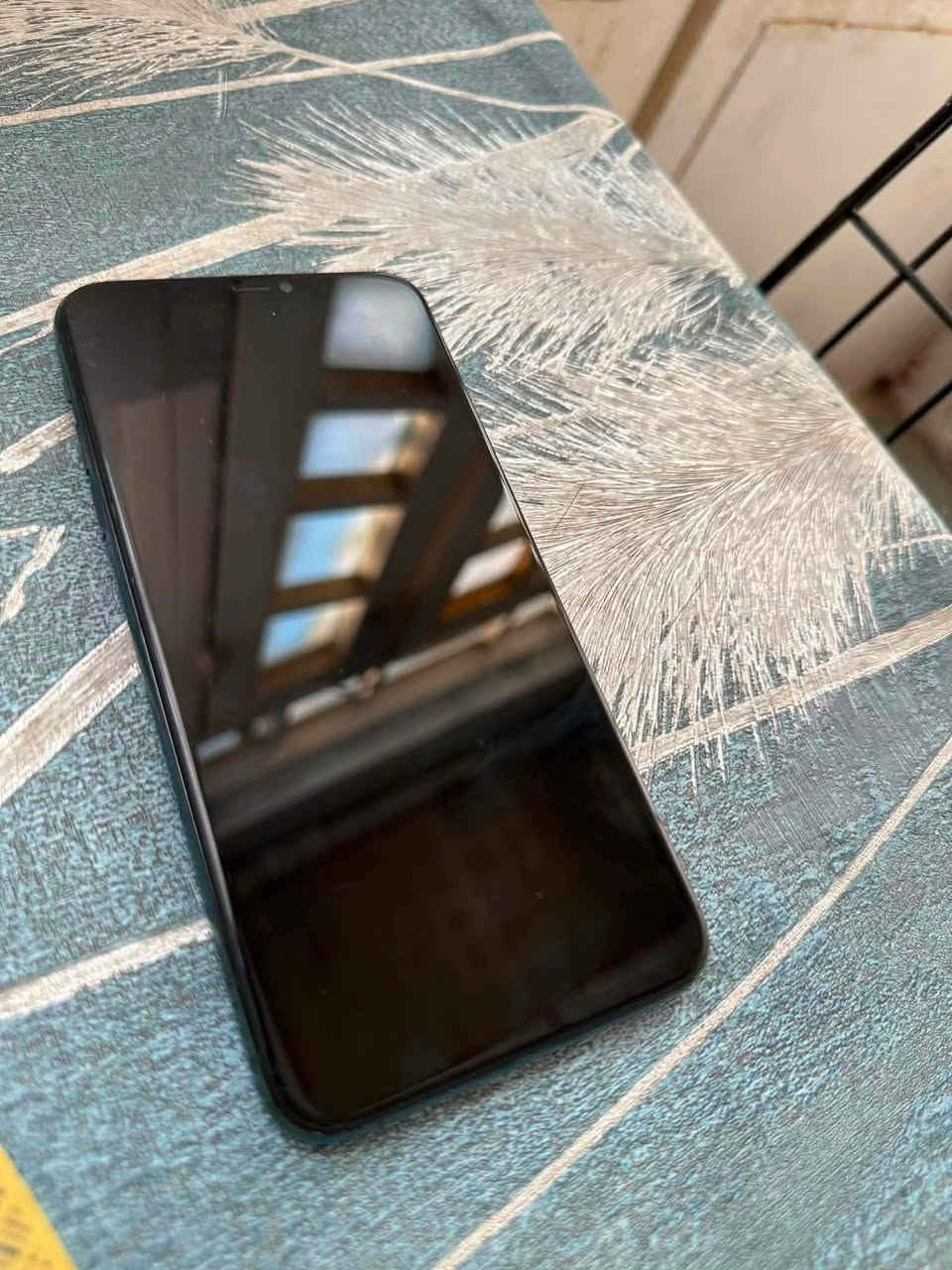 آيفون 11 برو ماكس • ٢٥٦ • بطاريه ٨٠٪