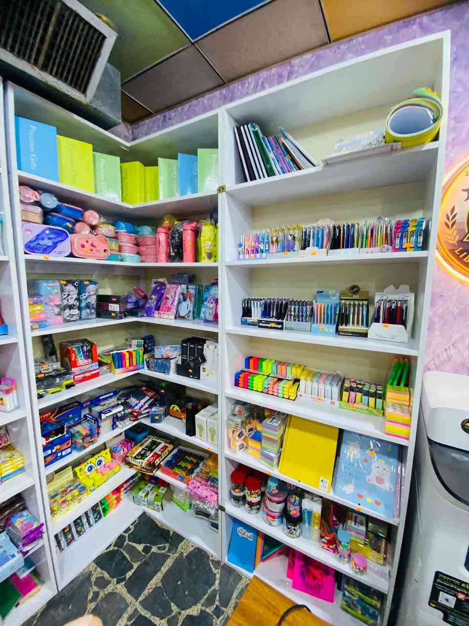بُشرى سارة لأهل الغزالية.. تم أفتتاح مكتبة ديموفر بأسعار جوه السوك ومناسبة جداً دعماً للطلبة بالغزالية 😍❤️

تخيلوا عدهم طباعة وسحب الملفات والنسخ الـ100 نسخة بألفين دينار يا بلاش 🔥

وعدهم الكتب والملازم المدرسية لكل المراحل الدراسية بفلس ونص يبلش الكتب سعره من 4 الاف دينار وعدهم جنط مدرسية تخبل بتفاليس وكذلك الأقلام ودفاتر وكل مُستلزمات الدراسة

فاجئوني جداً أسعارهم حتى أنسب من المتنبي

وأحلى فقرة عدهم خدمة التوصيل المجانية بعموم الغزالية ورقمهم بي واتساب بس تراسلوهم واتساب يدزولكم التريدوا وحتى الممتوفر يوفروا فوراً :-
***********

المكتبة في مدينة الغزالية - شارع مدير الامن - شارع روضة ماما توتة ومدرسة الحطيئة (الشارع الرديف لشارع المدارس) 📍

نص مكتوب في الصور:
- عاجل افتتاح مكتبة ديموفر بمدينة الغزالية أسعارهم تفاليس وتوصيلهم مجاني وكل شئ تريدوا يوفروا واتساب ت : ***********