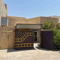 خلف ناصر مول • ٢٠٠م • غرفتين