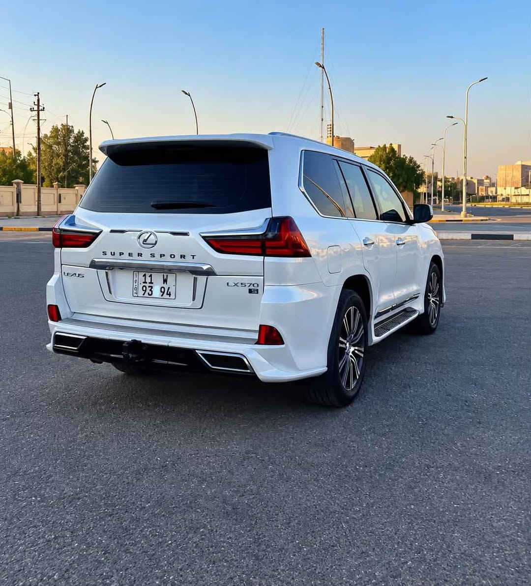 🔥 لكزس LX 570 Super Sport موديل 2020 — وارد خليجي

🚘 للبيع لكزس LX 570 Super Sport بحالة ممتازة جداً، سيارة متكاملة ومواصفات عالية، وارد خليجي + بريم + كفالة عامة ✅

✨ المواصفات والأوبشنات:

📡 رادارات وحساسات أمامية وخلفية وجانبية 360°
📷 كاميرات 360°
🖥️ شاشات أمامي وخلفي — عدد 3
🌞 فتحة سقف
❤️ كشنات أحمر قرميدي ملكي
⚡ جميع الكشنات كهربائية
❄️🔥 كشنات تدفئة وتبريد
🧊 ثلاجة
🛞 طخم تايرات جديد
🔩 حدادة 100%
🏗️ جكات هايدروليك
🏔️ جميع أوبشنات الطرق الجبلية والصحراوية
📦 صندوق شفط
🎮 تشغيل عن بُعد
💡 إشارات ترحيب
4️⃣❌4️⃣ نظام دفع رباعي
⚙️ أنظمة القيادة: اقتصادي / عادي / سبورت / سوبر سبورت

💯 السيارة مواصفاتها فول وكلش حلوة
📍 الرقم: بغداد — تحويل مباشر
📍 مكان السيارة البصرة
💰 السعر: 775$

📞 للاستفسار:
***********
