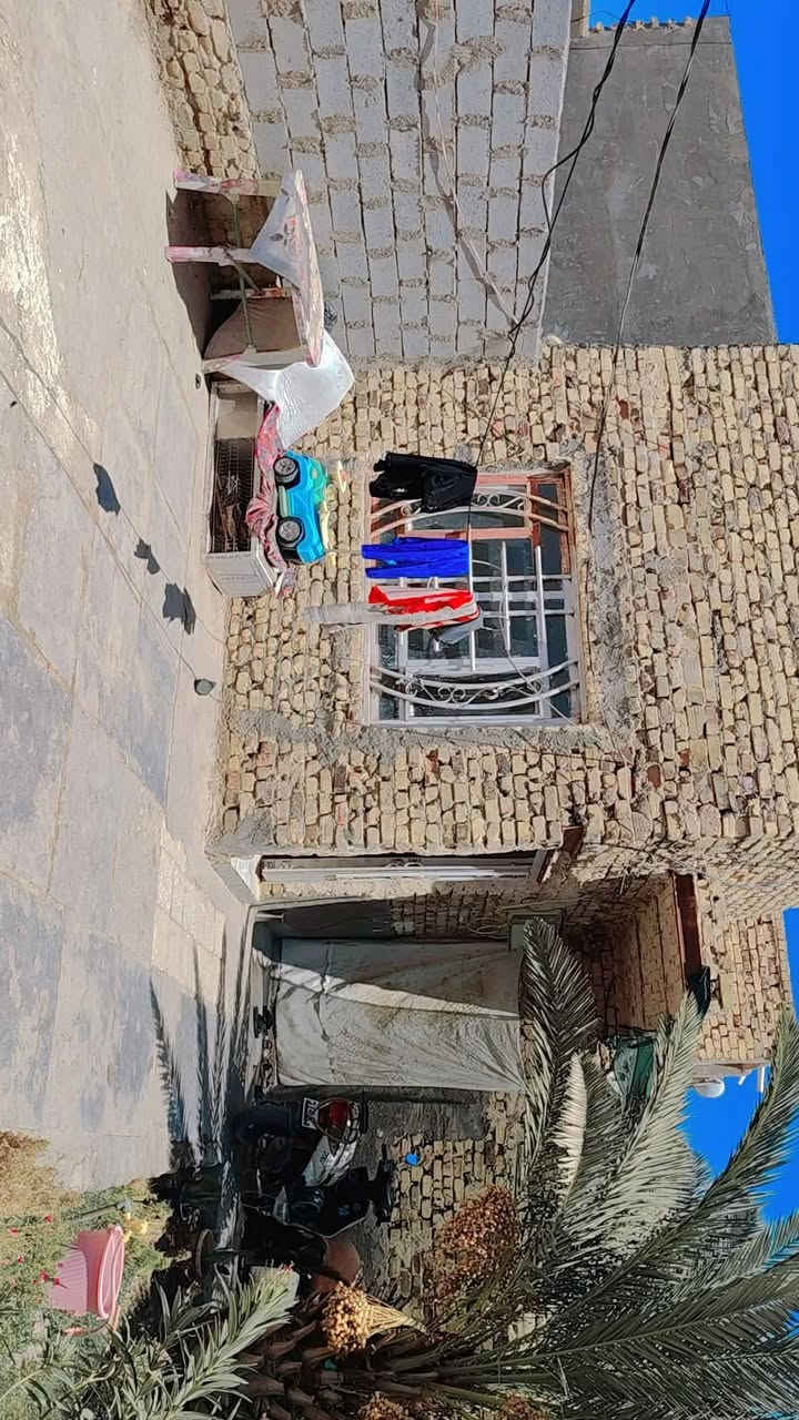 بيت زرعي للبيع 
الموقع حي الامين خلف معمل اصباغ كيان/ كرستال سابقا 
المساحه 250 سند 25 بسمي مداور اي وقت تريد
البيت بي غرفتين وصاله ومطبخ وصحيات وحديقه ومنور ومساحه 40 متر بضهر البيت 
بناء البيت طابوك بس السياج بلوك 
عوزه ترتيبات بسيطة تنزل من سعره 40
رقم الهاتف
 ***********
