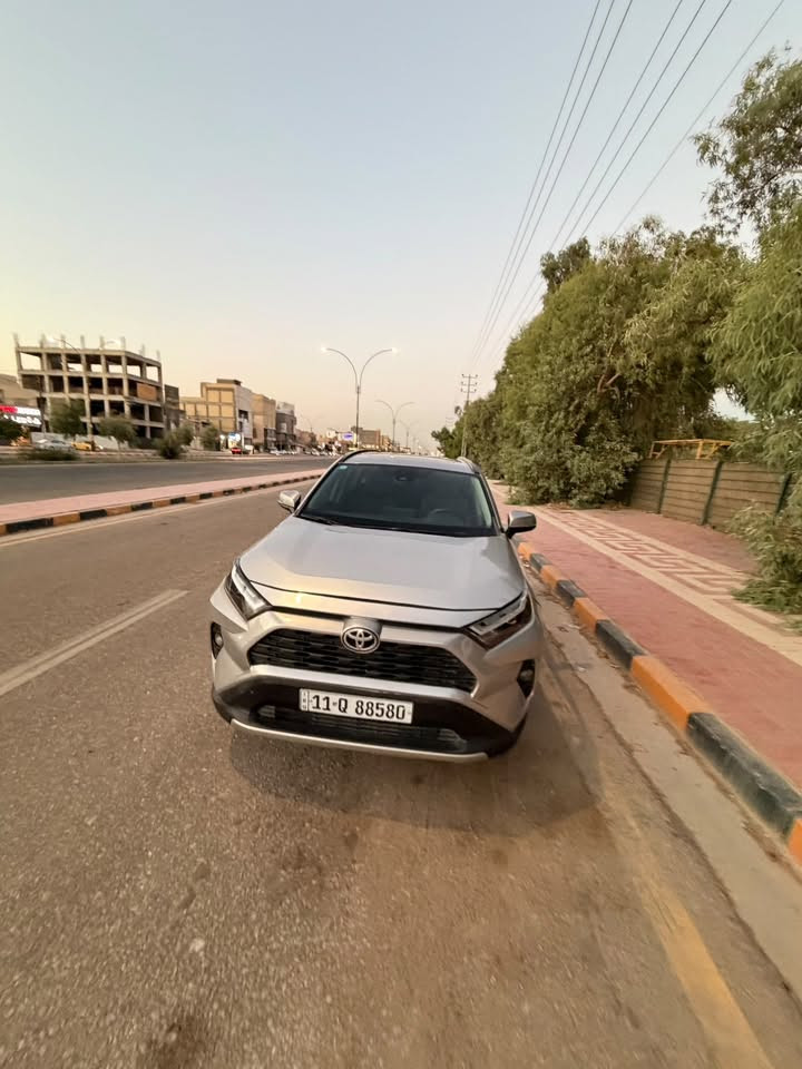راف فور xle 2022
سيارة فول مواصفات فئة xle
نقطة عمياء 
رادار
بصمة
فتحة
تبريد قطعتين
تحكم ستيرن
3 أنظمة قياده ايكو نورمال سبورت
سيارة نضيفة بمعنى الكلمة
سويتله قبل فترة حداديه 
گصيته من امريكا على ايدي 
حادثه كلش مرتب حافه جاملغ وبنيد بدون ايرباك بدون دواخل بيه بارد على كد 4 اصباع دون قطره صبغ 
ماشية 75 الف كيلوا متر 
سعره 216وبيه مجال بسيط 
مكانه النجف

***********
