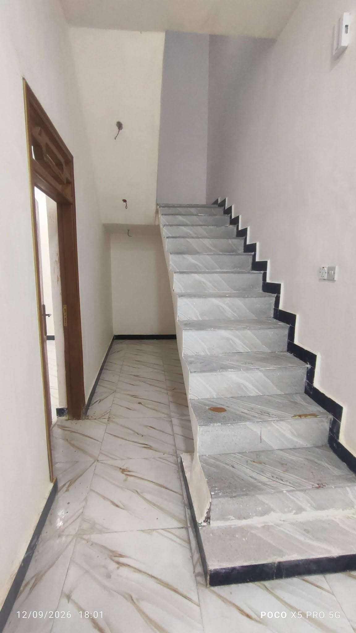 🏠 دار سكن للبيع في أبي الخصيب

📍 العنوان: أبي الخصيب – محيلة – قرب سوق محيلة
📏 المساحة: 210 متر مربع
📌 يبعد فقط 400 متر عن سوق محيلة

🔹 نوع الطابو: زراعي عراقي – نموذج 25
🏗️ بناء حديث فارغ وجاهز للسكن

يتكون الدار من:
🛏️ 3 غرف نوم
🛋️ ديوانية
🏠 صالة
🍽️ مطبخ
🚿 صحيات داخلية وخارجية

🛣️ يقع على شارع 10 متر تبليط
💡 تتوفر كافة الخدمات: ماء، كهرباء، إنارة، تبليط
🏘️ منطقة جديدة ومخدومة وجميلة

💰 السعر: 118 مليون دينار عراقي
✅ قابل للتفاوض

📞 للاستفسار والاتصال:
***********

نص مكتوب في الصور:
- 12/09/2026 18:01 POCO X5 PRO 5G
- 12/09/2026 18:01
- POCO X5 PRO 5G
- 12/09/2026 18:00 POCO X5 PRO 5G
- 12/09/2026 18:00