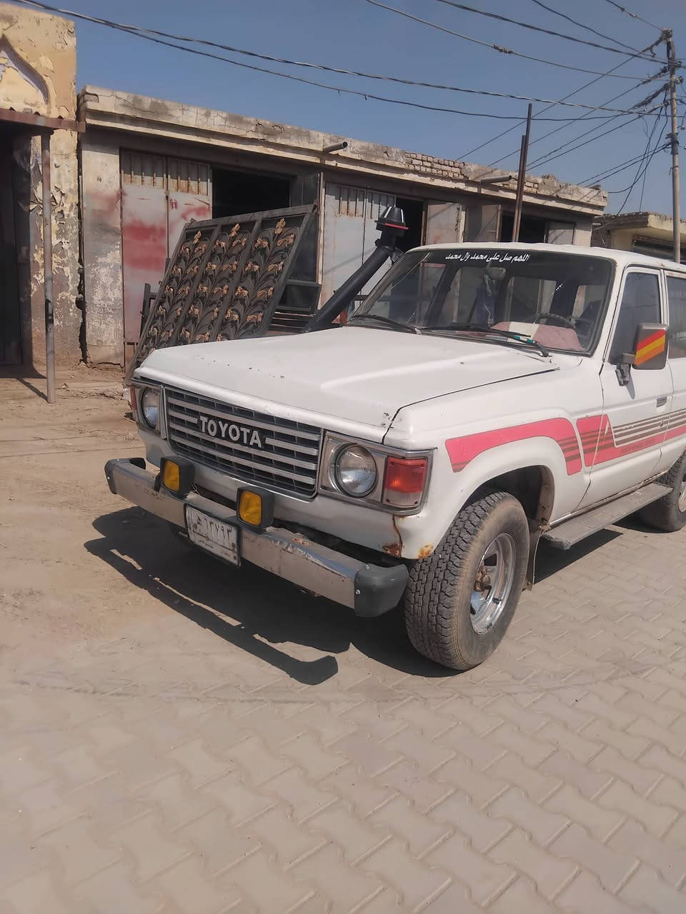 سيارة لاندكروزر موديل ١٩٨٥ محرك ياباني بطة اوتوماتيك مداور بأي محافظة يعجبك السعر ٣٥ وبيها مجال قليل 
مكانها الحمزة الشرقي 
للاستفسار 
***********
