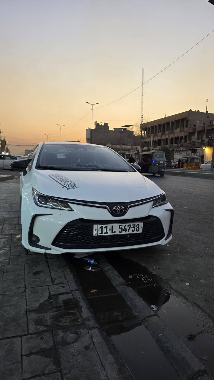 تويوتا كورلا 2025 هايبرد ماشية 66 الف كيلو و رقم بغداد الجديد تحويل مباشر السيارة فول مواصفات 1/1 كرسي عادي و داخل لون اسود اصلي وفتحة السيارة مكفولة كفالة وابيع شرط سيارة جديدة شرط زيرو السعر  14800$
الف دولار او 148 ورقة و بيه مجال حك الجية ورقمي للاتصال او استفسار 
*********** 
السيارة بصمة و سلايد و كرسي عادي و داخل اسود و رادار امامي وتثبيت مسار و وكامرة خلفية و دشبول 
ديجتال و شاشة كبيرة و اوتو هولد وهاند بريك لمس وبعد هواي مواصفات ماذاكره 
السيارة بيها الدعامية الخلفية مصبوغة والامامية بيها شخوط وشخط بالدوسة البلاستك فقط الباقي كفالة
مكانها بغداد الثعالبة 
***********
