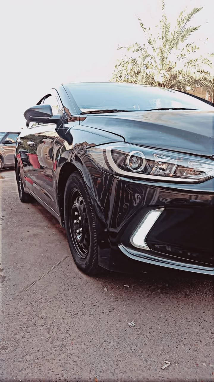 النترا ٢٠١٧
صبغ بنيد فقط بدون دواخل نهائيا 
السعر شدة و بيها مجال 
حادث بنيد فقط و الباقي مكفولة 
كير محرك تبريد صدر كلشي مكفول 
السيارة جديدة اصفاحها كلش حلوة 
و نظيفة محرك ٢٠٠٠ دوش 
كير ايتي المرغوب 
رقم بغداد الجديد بأسمي سنوية و هزة جديدة 
السعر ١٠٠  ورقة 
مكاني الطوبجي 
***********
