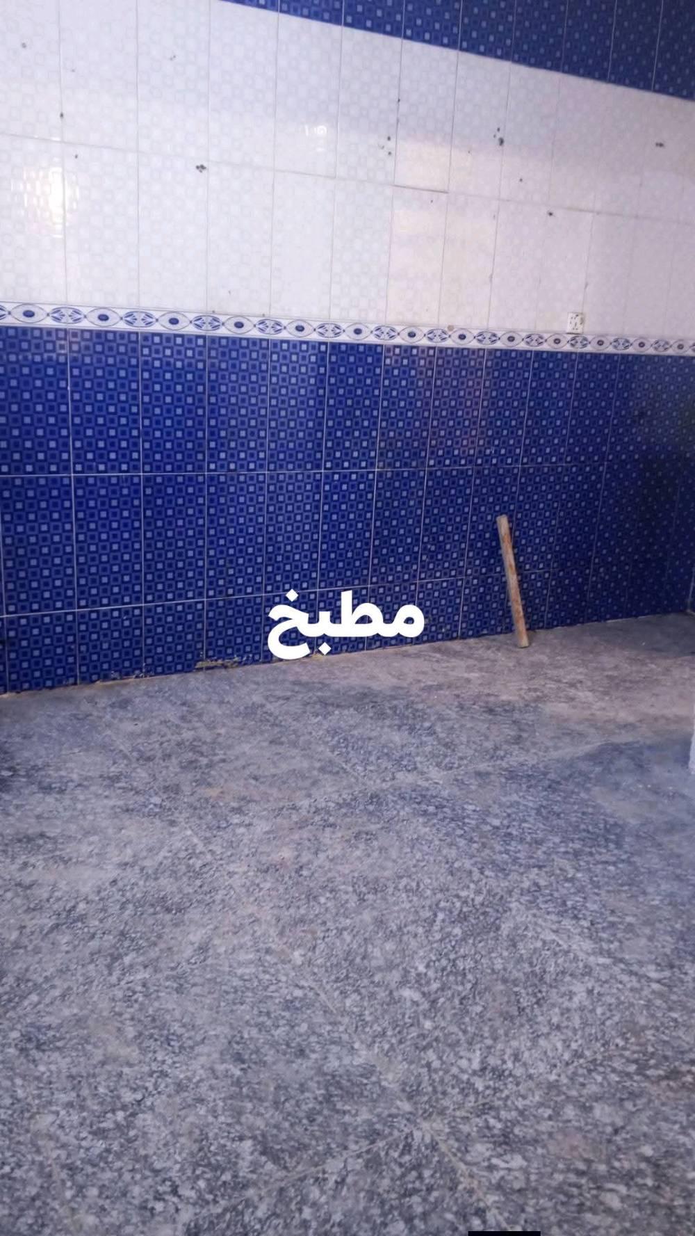مشتمل للايجار الشعب شارع عدن بظهر جامع الجهاد شارع الحدادين طرمه مدخلين استقبال مطبخ حمام منور حولي الطابق الثاني غرفتين نوم وحولي بدون دلاليه 550 اجارة