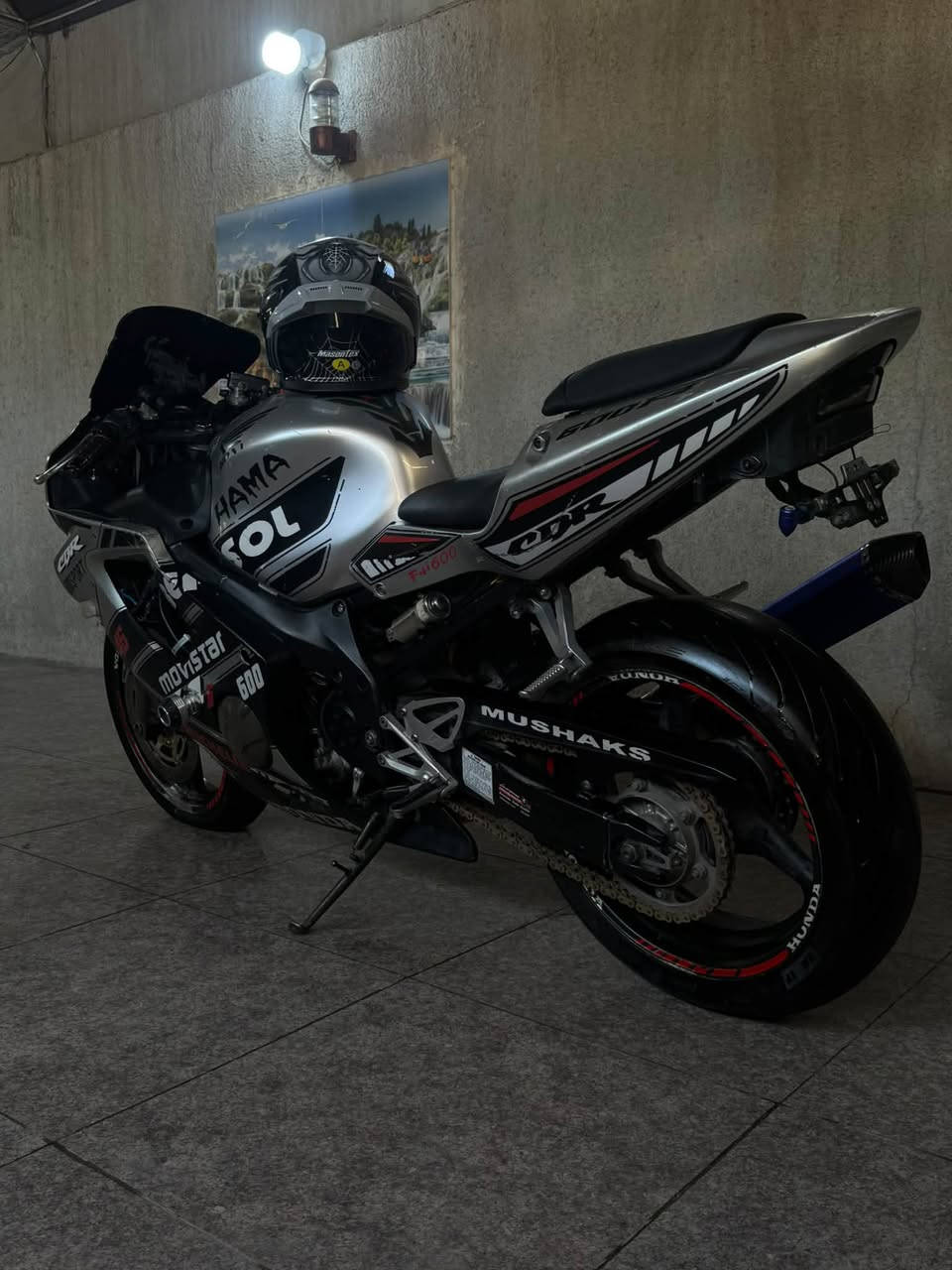 دراجه f4i
2004 
فول مواصفات ما بيها اي نقوص 
الدراجه ما مفتوحه المكينه جدا نضيفه 
و كفاله عامه السعر 
30 ورقه و بيها مجال 
العنوان بغداد البياع 
التواصل ***********
