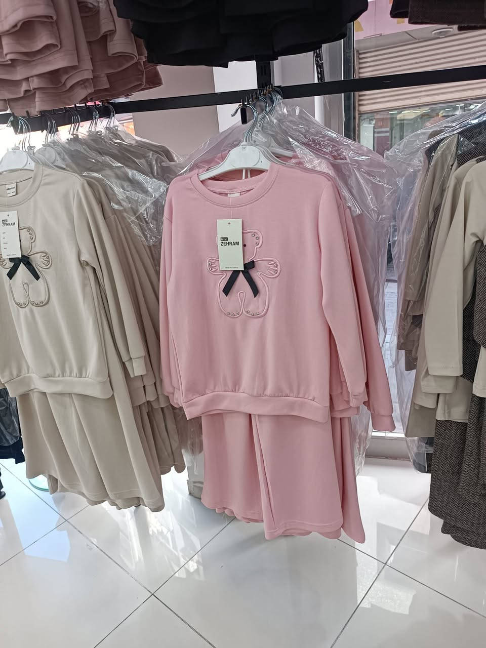 شروه محل ستندر سيريات نضامي 4ال12 تركي شغل مارتر.   مديلات حلوه.    السعر 3.70دولار.    للقطعه.   طقم كامل.    

***********
