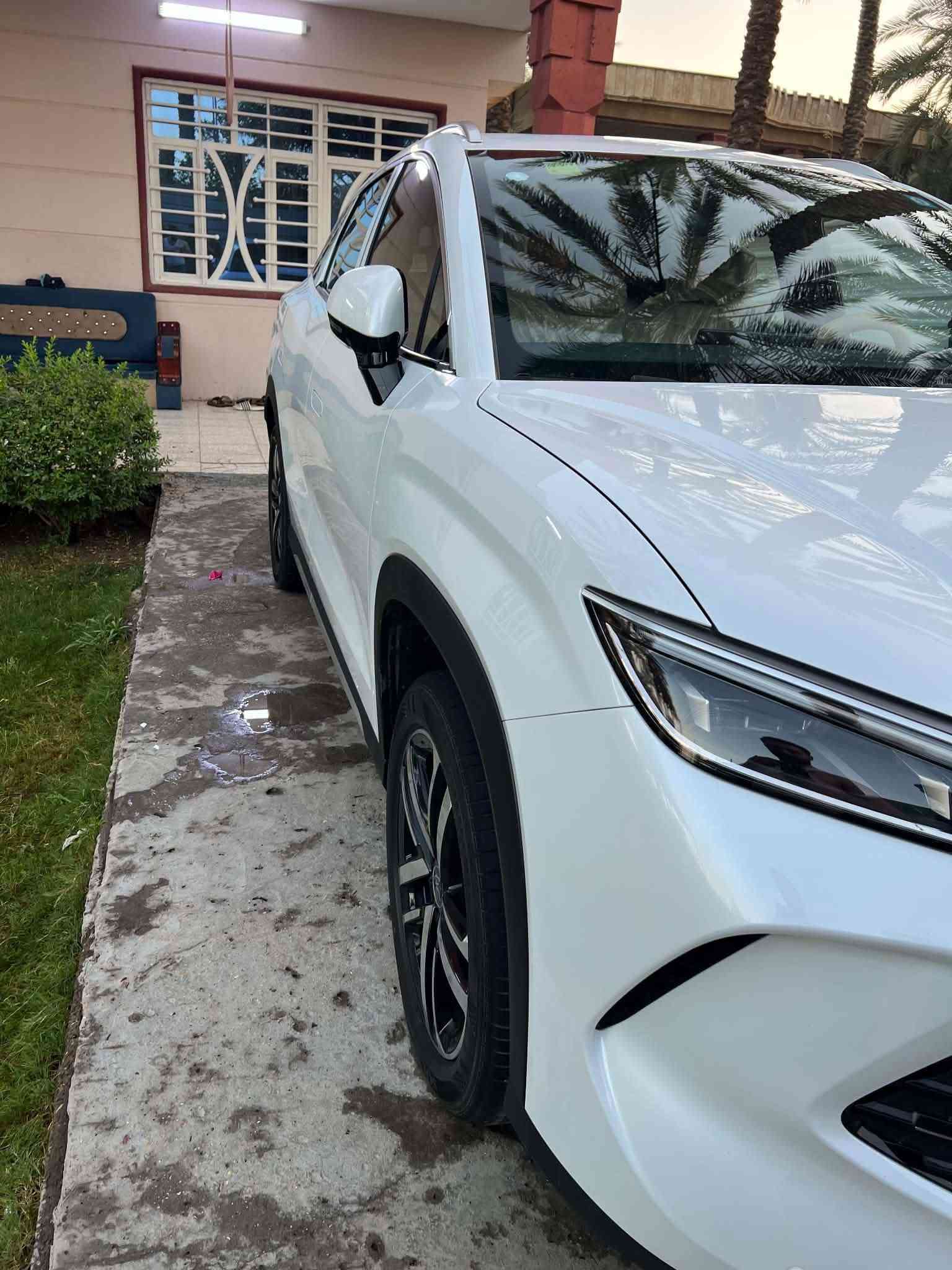 بي وايدي البيع نص فول صندوك كهرباي بطاريه 120 سيارة نضيفه تبريد قطعتين السعر خاص ***********

نص مكتوب في الصور:
- لايثين
- الاشين