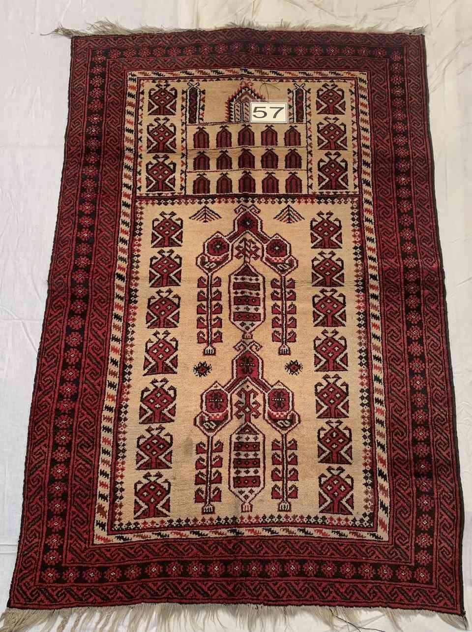 سجادة فاخرة جداً، من السجاد الإيراني القديم  نوع ( بـلوش افـغان / محرابي )  المصنوع من الصوف الطبيعي المصبوغ بالوان طبيعية لا تتاثر بالمياه / تستخدم كسجادة صلاة أو كقطعة ديكور تراثية قيّمة، وتتميز بنفشتها التي تشبه ( المحراب ) 
الطول / 145 سم 
العرض / 95 سم 
العمر التقريبي / 70 سنة 
- العنوان / بغداد / الكرادة / حي الوحدة شارع سلمان فائق( مجمع بازار انتيكا بغداد  )  الطابق الاول  
- يوجد توصيل داخل و خارج العراق 
  للاستفسار اكثر الاتصال *********** 
واتس اب او فايبر او مراسلة الصفحة.
