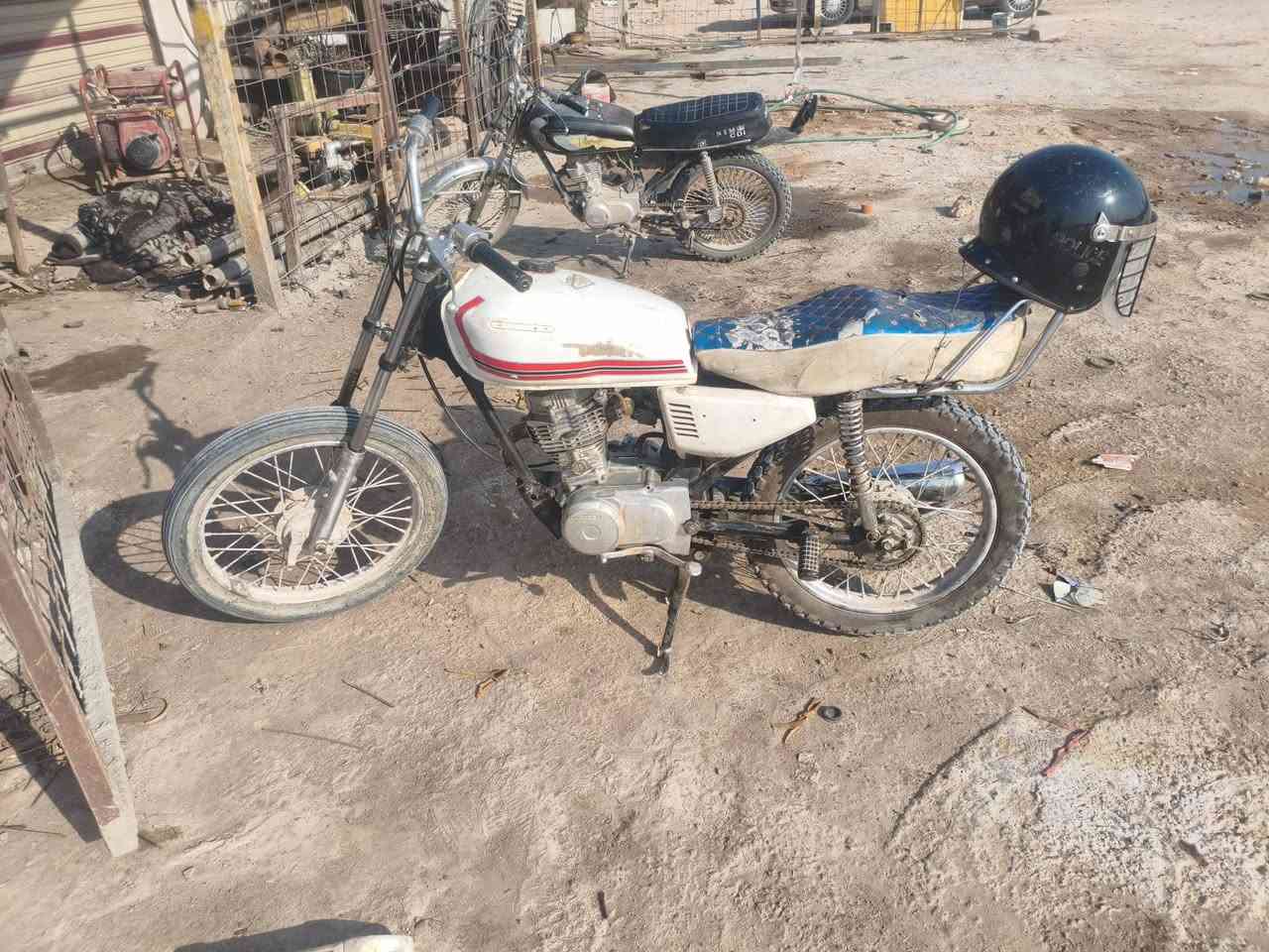سلام عليكم دراجه البيع مديل 2019 أوراق اسكنر مكفولة مفاله عامه مكينه ناعمه عشرط شلعه ومعدل تايرات جدد كله جديد سعر 350 
للتصال ***********
