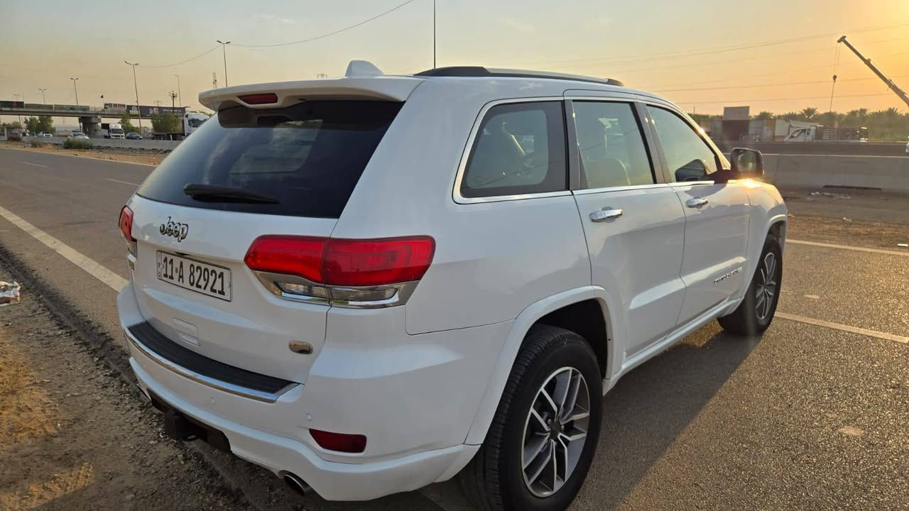 للبيع جيب كراند شيروكي اوفر لاند موديل 2014 فول مواصفات 1/1 
السعر 162 ورقه وبيه مجال 
محرك 3600 / 6 سلندر المرغوب بانزين عادي
شاشه ودشبول  كبيره srt
كراسي اماميه كهرباء 
كشنات جلد بلادي
تبريد قطعتين
فور ويل
تدفئه تبريد كشنات امامي
تدفئه كشنات خلفي
تدفئة ستيرن 
دخول ذكي ترحيب
بصمة تشغيل وابواب
كامره 
صندوق كهربائي 
شفتات بالستيرن
حساسات خلفية
اشاير بالمري 
مرآة قلاب عند الرجوع للخلف 
فول تحكم ستيرن
تشغيل عن بعد
خزن ميمري للمقاعد الاماميه 
منظومة لايتات زنون
4 انظمه قيادة ماوس
ماشيه 128 ميل 
سقف بانوراما 
ويل  18 محدثه 
وبعد بيها مواصفات
رقم بغداد بسمي تحويل مباشر 
مكان السياره بغداد الشعب 
رقم الهاتف ‭***********
