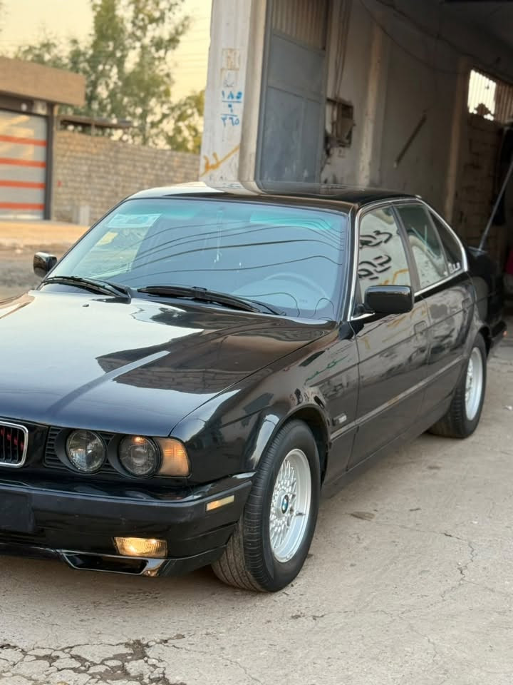 سلام عليكم
BMW525 مسكر فول مواصفات 

(بيع فقط)

موديل 95 اصل
سياره حيل حلوه احلى من الصور 
كير ومحرك شرط 
تبريد قطعتين ثلج 
طخم تاير نضيف 
صدر امامي خلفي فوك النص عمر 
وايرمنيه كلها شغاله 
ضفاير نضيفه ما مجطله 
لايت زينون
مصبوغه جماليه فقط
باقي التفاصل موضحه بل صور 
مكان السياره موصل 
السعر 72
اخي اذا ما تعجبك اعبر المنشور كلمن بل يصرفله 
***********
***********
