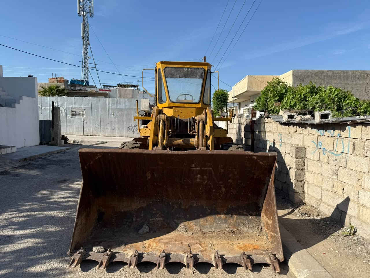 شاحنة • بدون تفاصيل
