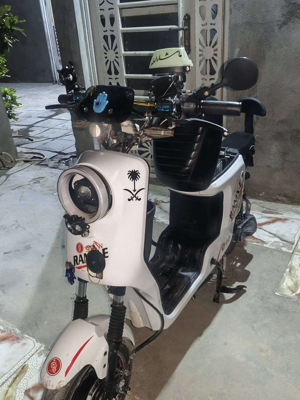 سلام عليكم) 
شباب دراجة شحن للبيع مديل 25 بطارياته بل باكيت 
كهربائية كله شغاله لايت عالي ناصي زنون ماعوزه الدراجه جديده  مكاني نجف ابو صخير السعر 375 وا هاذه رقمي ***********وابي وات ساب
