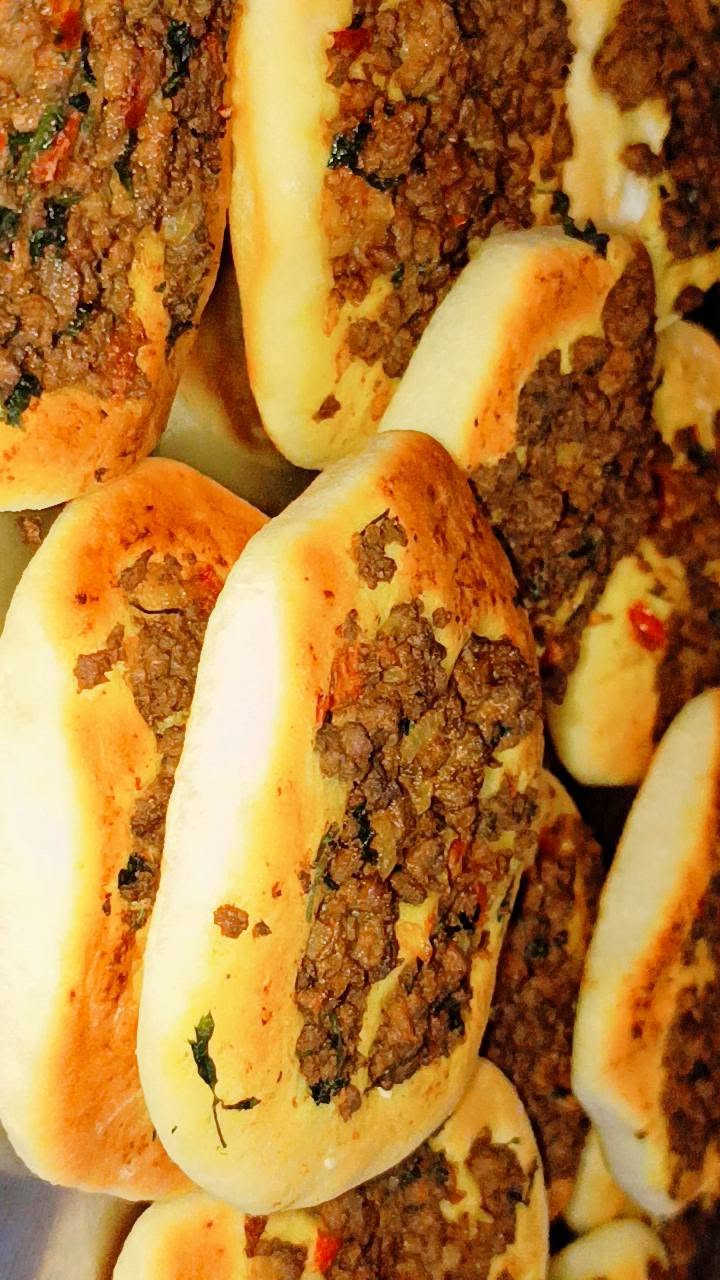 لحم بعجين • بيع مباشر • يوصلكم حار