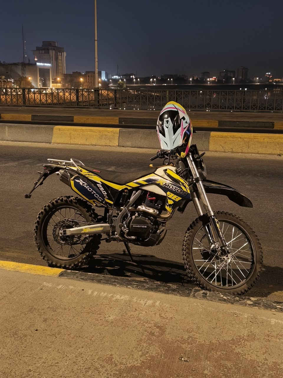 قفاز • اكس موتوس • ٢٥٠