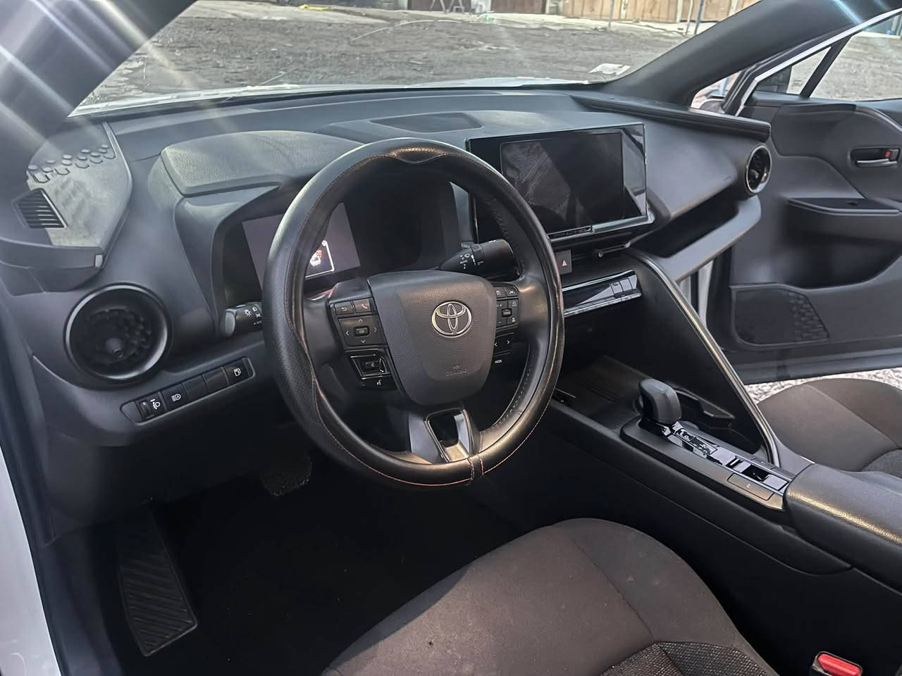 السلام عليكم CHR 2024 بنيد فقط وشويع باب السايق يعني يمي انطخت بلباب السعر 170 وبيهه مجال لستفسار ***********
