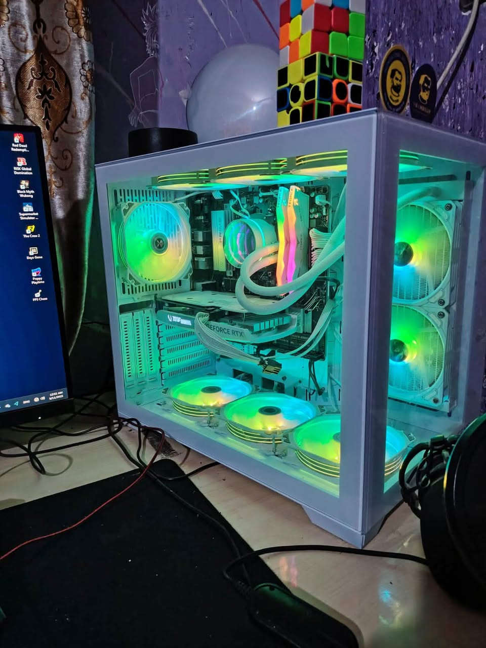 كرت الشاشة:.. 8G. RTX 4060 —  أبيض، Zotac Gaming
المذربورد: ASUS PRIME B650M-A CSM
المعالج:AMD Ryzen 5 8500G
الرام: T-Force Delta DDR5 — 32GB 5600MHz
5.M.2..1000g+500+250
التبريد المائي: GAMDIAS CHIONE — راديتر 240mm
مزود الطاقة: Segotep GM750W — 750W Fully Modular
الكيس: GAMDIAS —  RGB / Aura Sync / ARGB
+شاشه من شركه 180هرتز AOC +2k 

للتواصل والاستفسار   ***********

نص مكتوب في الصور:
- OBS Studio GameLoop RedM Steam Discord Rockstar Games ... TurboVPN
- Settings
- ammar liu
- Amar12462@gmail.com
- Find a setting
- Home
- System
- Bluetooth & devices
- Network & internet
- Personalization
- Apps
- Accounts
- Time & language
- Gaming
- Accessibility
- Privacy & security
- Windows Update
- System > About
- DESKTOP-CNFJMMV
- System Product Name
- Rename this PC
- Device specifications
- Copy
- Device name
- Processor
- AMD Ryzen 5 8500G w/ Radeon 740M Graphics
- 3.55 GHz
- Installed RAM
- 32.0 GB (31.2 GB usable)
- Device ID
- 47E4D331-0A9C-4155-99E2-284815CAA0B7
- Product ID
- 00330-80000-00000-AA877
- System type
- 64-bit operating system, x64-based processor
- Pen and touch
- No pen or touch input is available for this display
- Related links
- Domain or workgroup
- System protection
- Advanced system settings
- Windows specifications
- Edition
- Windows 11 Pro
- Version
- 24H2
- Installed on
- 1/14/2025
- OS build
- 26100.3037
- Experience
- Windows Feature Experience Pack 1000.26100.48.0
- Microsoft Services Agreement
- Microsoft Software License Terms
- Search
- NVIDIA Control Panel File Edit Desktop 3D Settings Help Back Select a Task... 3D Settings Adjust image settings with preview Manage 3D settings Configure Surround, PhysX Display Change resolution Adjust desktop color settings Rotate display View HDCP status Set up digital audio Adjust desktop size and position Set up G-SYNC Set up multiple displays Video Adjust video color settings Adjust video image settings NVIDIA CONTROL PANEL Game Ready Driver Version 560.94 NVIDIA GeForce RTX 4060