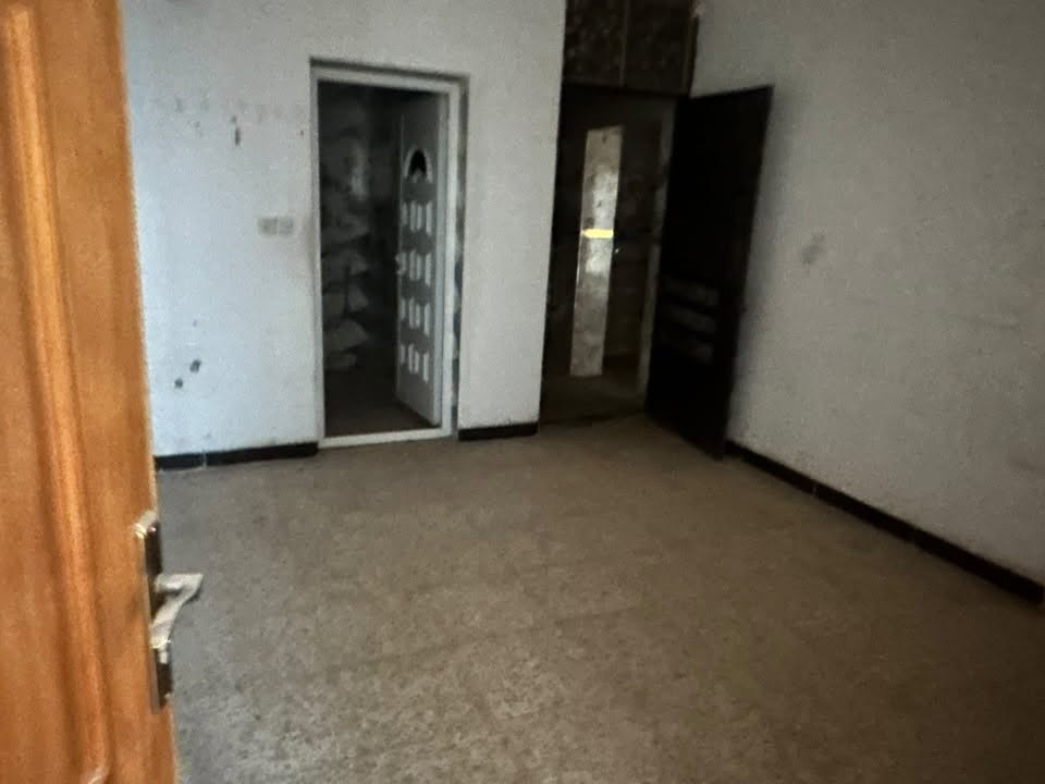 بيت ۱۵۰ متر للبيع في منطقة الامين الثانية
سکينة مقاطعة ۸/۲   
الجوة استقبال وغرفتين. وصالة معيشة ومطبخ وحممات عددثنين.  
حديقة وحمام خارجي 
الطابق الثاني نظام شقق. 
شقتين. 
غرفة وصالة وحمام ومطبخ 

سند زراعي25 نموذج 
اقرار محکمة. 
يصلح استثمار  او عائلة جبيرة 
المنطقة مبلطة مي كهرباء کلة کامل 
مراسلة واتساب حصراً 
*********** 
السعر جداً مناسب 

قابل للتفاوض
