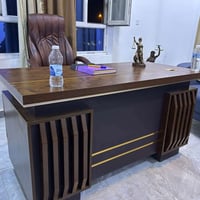 مكاتب عدد ثنين سعر الميز الواحد 170 الف وبي مجال  سعر الكرسي الواحد 13...