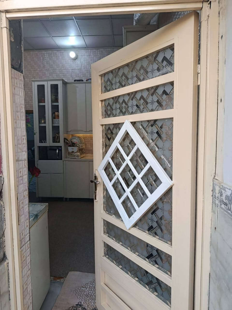 دار، طابقين مساحة 120 متر.الواجهه 7 وربع والباقي نزال
 بناء طابوق مسلح  دنگ
•الطابق الاولى يحتوي على  مطبخ وغرفة وصالة واستقبال وصحيات
•الثاني ع غرفتين نوم بنظام سويتات
•سند25 اقرار اصولي
•عرض الشارع 8متر
وكل الشارع مبلط
_فضلا عن موقعه المميز كربلاء البوبيات عامود55 عن الامام الحسين 2كم
علق برقم1ليصلك السعر
أرجو التواصل واتساب سيتم تحويلك هنالك لراعي الملك مباشر
***********
