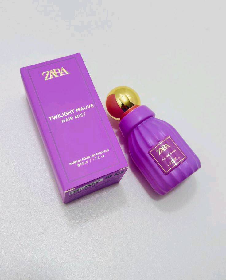 ✨🎀 عطر شعر زارا | ZARA Hair Mist 🎀✨
إذا تدورين على شعر يفوح بالأنوثة والنعومة طول اليوم، مجموعة عطور الشعر من براند ZARA راح تصير اختيارج المفضل 💖
تركيبة خفيفة على الشعر تعطي ريحة فاخرة وثبات ناعم بدون ما تسبب جفاف أو دهون، ومناسبة للاستخدام اليومي ولكل أنواع الشعر ✨

💎 متوفر بعدة روائح جذابة تناسب كل ذوق:

1️⃣ ريحة زهرية ناعمة ولمسة أنثوية راقية 🌸تعطي إحساس بالنظافة والانتعاش وتخلي شعرج يفوح بريحة هادئة وحلوة طول اليوم.

2️⃣ فانيلا دافية ممزوجة بنفحات فاخرة 🍦
ريحة جذابة وأنثوية تناسب السهرات والأجواء الباردة وتضيف لمسة دفى وأناقة لشعرج.

3️⃣ عطر التوبروز الزهري الفخم 🌼ريحة منعشة وراقية تخلي شعرج ينبض بالحيوية والنعومة مع ثبات جميل.

4️⃣ مزيج المسك والزهور الهادئة 💜ريحة رومانسية ناعمة تعطي إحساس بالفخامة والأنوثة وتناسب الاستخدام اليومي.

5️⃣ عطر الأوركيد الفاخر 🌺
رائحة أنيقة وناعمة تمنح شعرج لمسة راقية وثبات يدوم لساعات طويلة.

6️⃣ ريحة فاكهية منعشة وحيوية 🍊
تعطي انتعاش وطاقة وشعور بالنظافة والمرح طوال

الماركة: ZARA
منشأ : أمريكا 🇺🇸💯
سعر القطعة 10الاف 
🚘يوجد خدمة توصيل لجميع محافظات العراق ٤ الاف🚘