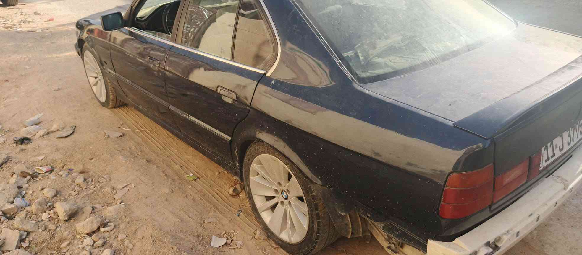 السلام عليكم ورحمه الله
للبيع بسعر مناسب جدا بي ام حجم 525مفتوح كير مكينة كفاله موديل 90 رقم بغداد سنويه جديده والتحويل مباشر بجم عريض  لايت زنون صدر امامي جديد خلفي يحتاج تصليح تبريد شغال فتحه سلايت شغاله تحتاج تشد غراضه على ايدك كشنات تفصال ويل 18رياضي السعر 33 ورقة للاتصال سعد ***********واتساب خاص موجود المكان كوت مركز المدينة
