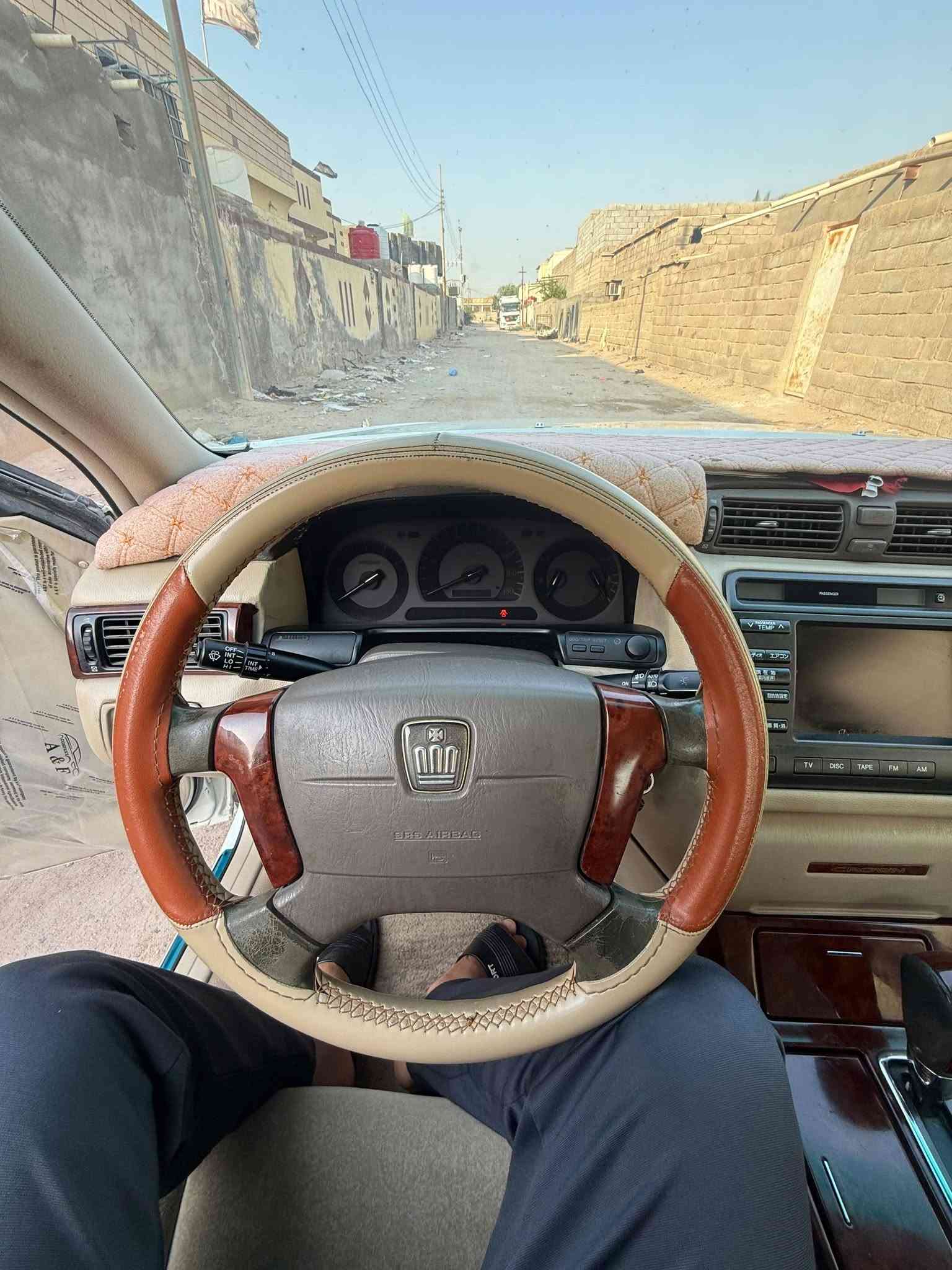 السلام عليكم 
كراون ملكه قرار 102 موديل 2002 للبيع مكفولة كفاله عامه عراق ويابان مكينه D4 الكبير شاصي 75 كشنات كهربائي 3 دكم برده خلفيه كهربائي
السعر 165 
العنوان بصره سفوان
للاستفسار ***********
