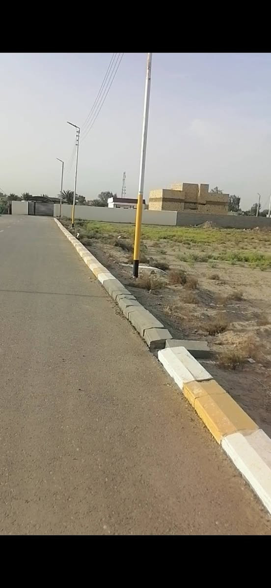 السلام عليكم
للبيع قطعه 200 م زراعي سند 25 واجه 10 ونزال 20 باسمي مداور مباشر بسم المشتري خدمات ماء كهرباء اناره ليليه تبليط ارصفه 
العنوان مجمع الحرمين طريق دغاره ديوانيه بالسايد الي جاي للديوانيه
تبعد عن تقاطع النسر 5 دقايق السعر 13 وبيها مجال بيع مستعجل اتصال *********** بي وتساب
