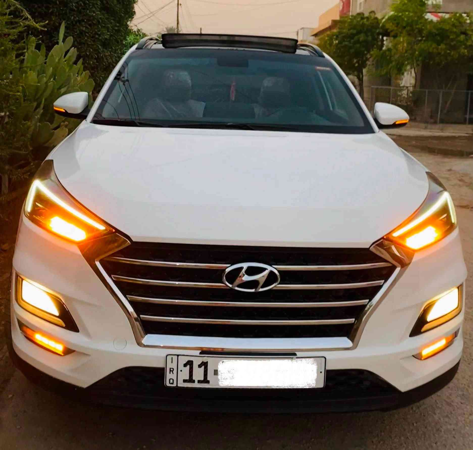 السلام عليكم 
كفاله عامه 
فقط بارد بجاملغ الايمن بسيط جدا
هيونداي‏ توسان 2020 خليجي فول  1‏/1 أعلى فئة بل توسان 
5 عدسات 
بنراما 
كشنات جلد
كشنات كهرباء 
داخل صاج
شاشة 
كامرة خلفية 
حساس خلفي 
3 وضعيات قيادة 
شاحن واير ليس 
قطعتين تبريد
بردة خلفية 
دوسات ليزرية 
ثلاجة 
بصمة 
يدات نيكل
شباك نيكل
مري شفط 
اشاير مري
ويل كب كروم عدد 5 
تحكم ستيراً
كروس سرعة
لد نهاري
وبعد بيها هواي مواصفات هيه فول لفول 
السيارة مكفولة كفالة عامة 
مكان السيارة بابل 
السعر 195ورقة وبيها مجال 

للاستفسار : ***********
