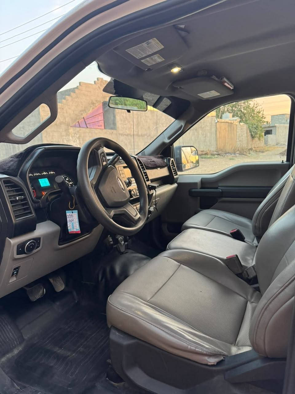 فۆرت f150 
ئۆتۆماتیک مۆدیل 2016
مەکینە شەش بستن 3.7مەرغوب
. واتەر پەمپ لەدەر و کەم مەسرەف مەواسەفات تەبرید لەسەر سویچ Absقفڵ مەرکەزی  و تراکشن کۆنترۆڵ و   هاند برێک کارەبای گێڕو مەکینەو عەکسل بەشەرت لایت و کارەبای مەزبوت . گێڕ  لە سوکان ..چەمەلغی تایەی دواوە کەمێک بۆیاخی هەیە  سەنەوی ساڵێکی ماوە بەسەر بچێت 
 بۆ نرخ پەیوەندی بە ساحێبیەوە بکەن. 
***********
*********** السليمانية, العراق

