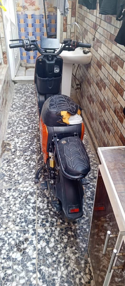 سلام عليكم R9البيع 4سرع 6باتري بيها ملاحظات بصطيه السعر عنواني بلديات بشارع جامع سيد صلاح السعر 200/***********
