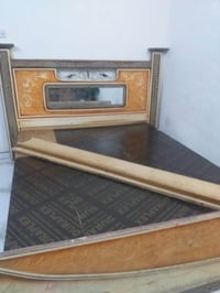 جرباية • ميز تواليت • كومدي