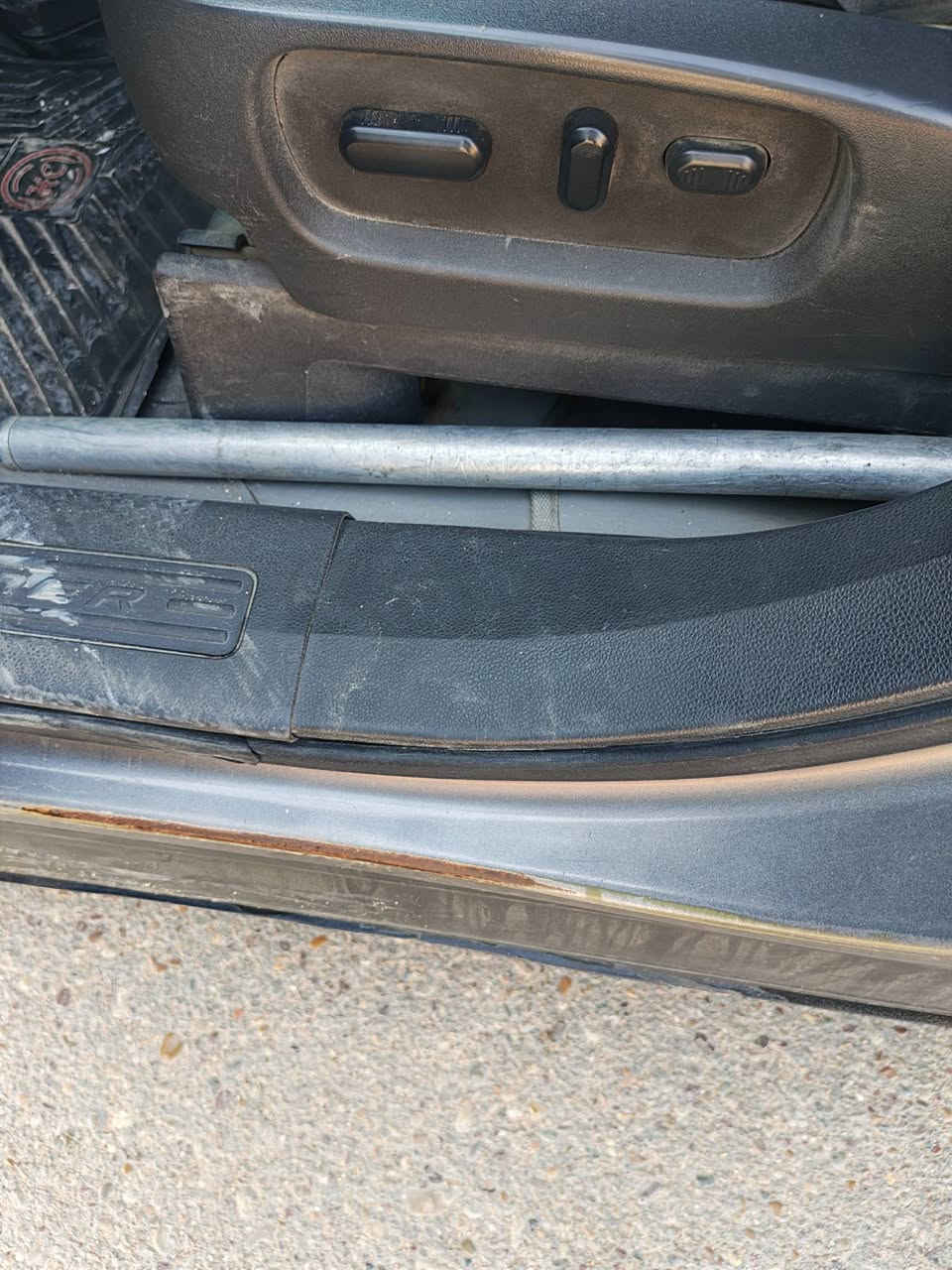 سلام عليكم
فورد إكسبلورر ٢٠١١ رقم بغداد مميز 
المواصفات  XLT  فول عدا البصمه
كشنات كهرباء تدفئة تبريد وجلد
اشاره بالمري 
شاشه كبيره 
تخم تاير 
تبريد ثلاث قطع 
محرك 3500 
مكان السياره بغداد الزعفرانية 
السعر ١١٥ وبيها مجال 
تلفون *********** متواجد واتساب، 

         تحياتي

