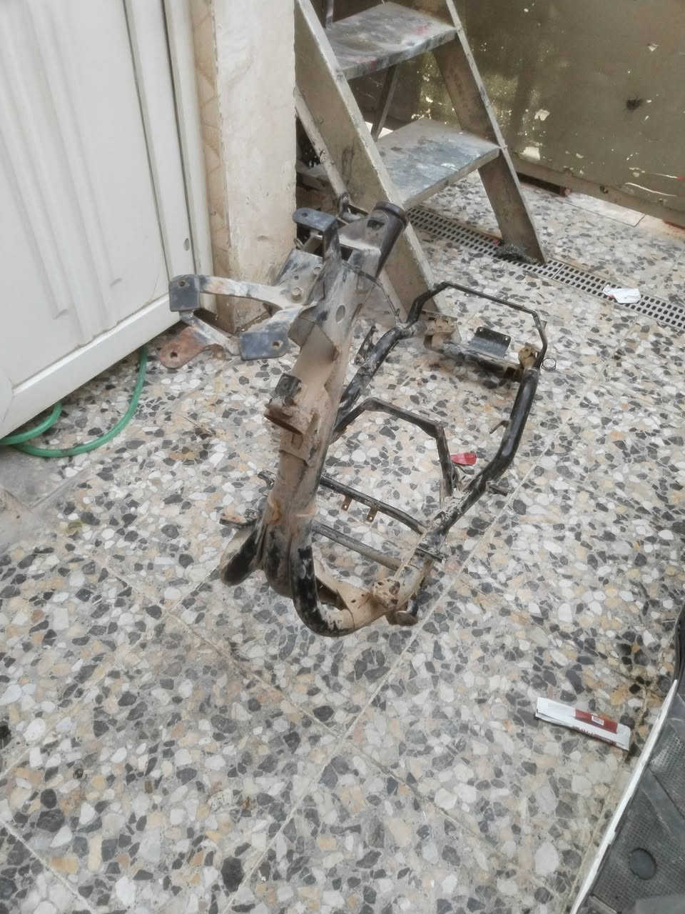 شاصي مال بريز مكفول من الحيم والكسر سعره  ٧٥ الف. بغداد المشتل ***********
