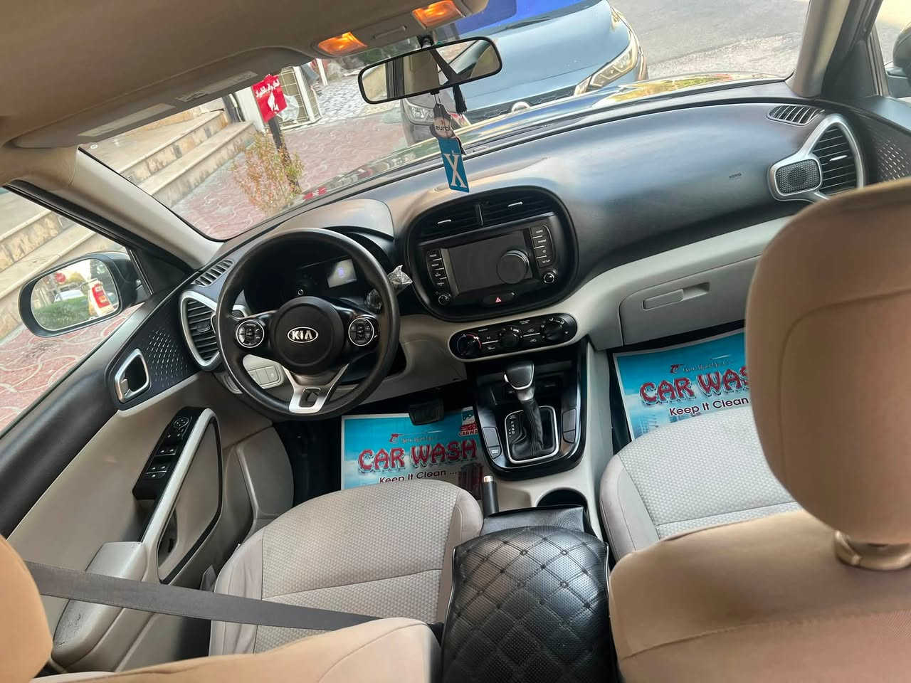 السلام عليكم
سيارة كيا صول موديل ٢٠٢٠ مكينة ٢٠٠٠ دوش سيارة خير من الله تبريد ثلج كيرها محور المرغوب تخم تاير جديد ، سيارة جاهزة من كلشي.
سونارها وحادثها مرفق بالصور والسيارة بدون دواخل. 
السعر ١١٦ وبيها مجال بسيط وسيارة بالخير عالياخذها. 
هذا رقمي👇 للاستفسار 
***********

مكان السيارة زيونة.
